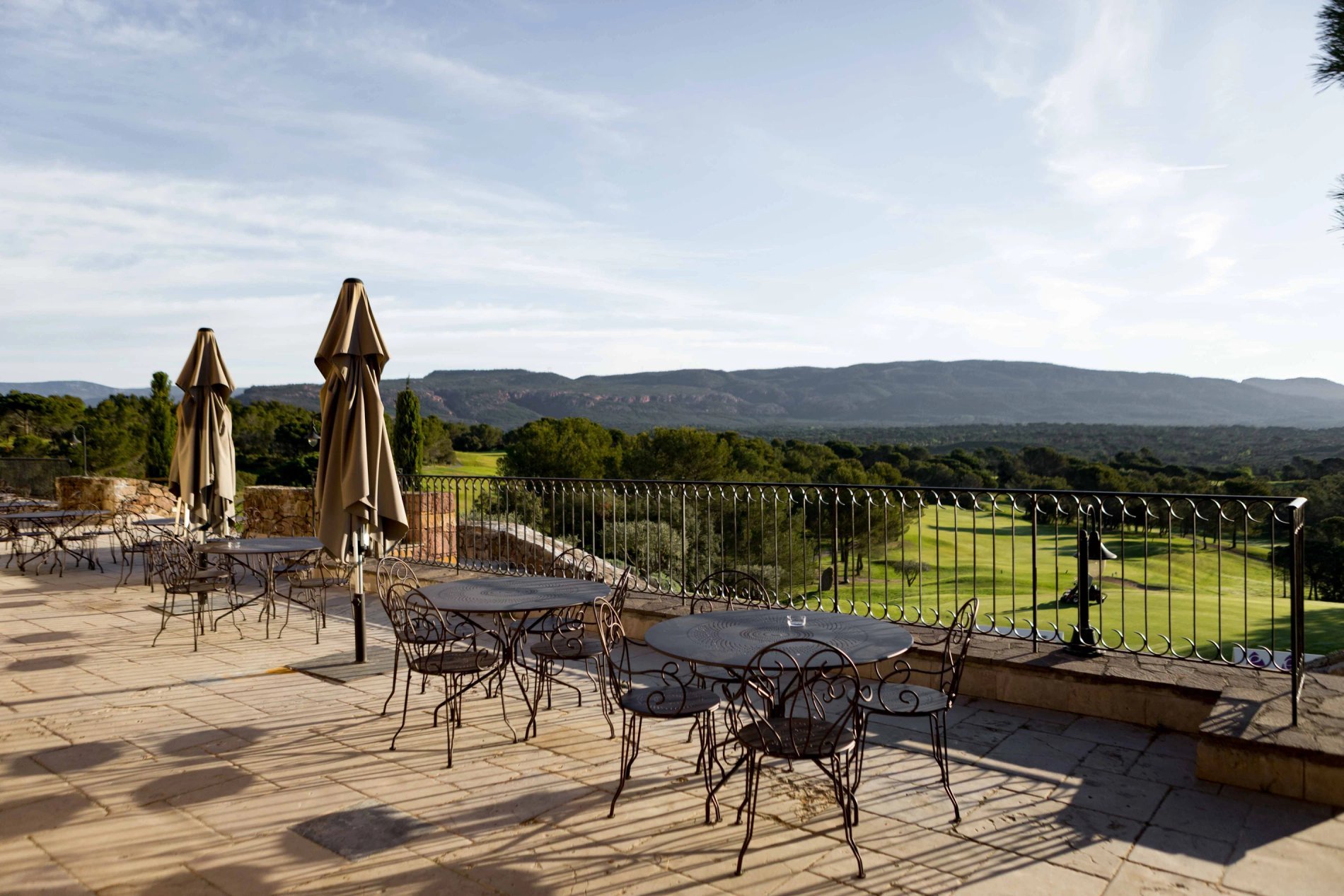terrasse bar clubhouse vue golf