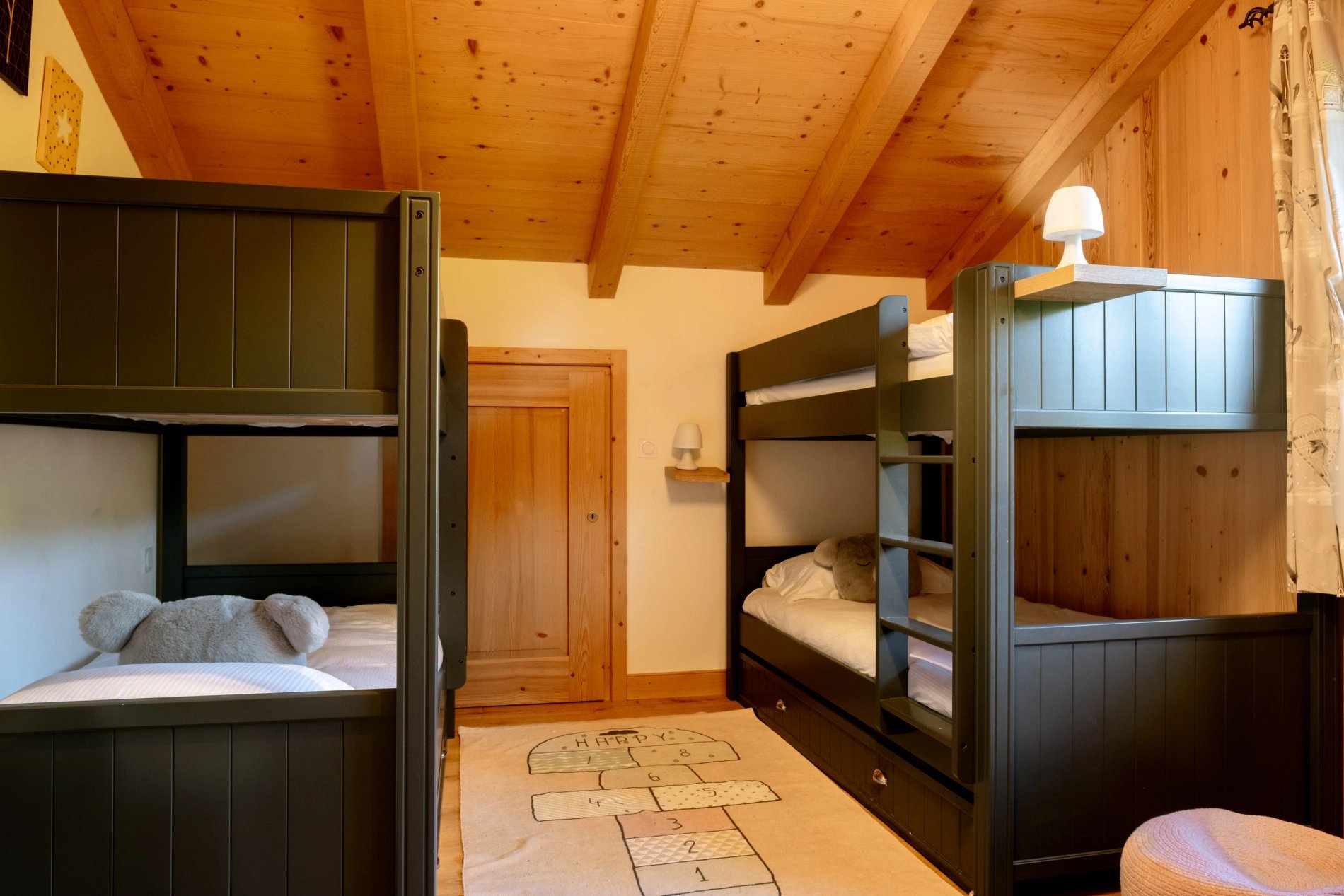 993c9efb-e616-4b0f-8b5d-8b0c60581b26