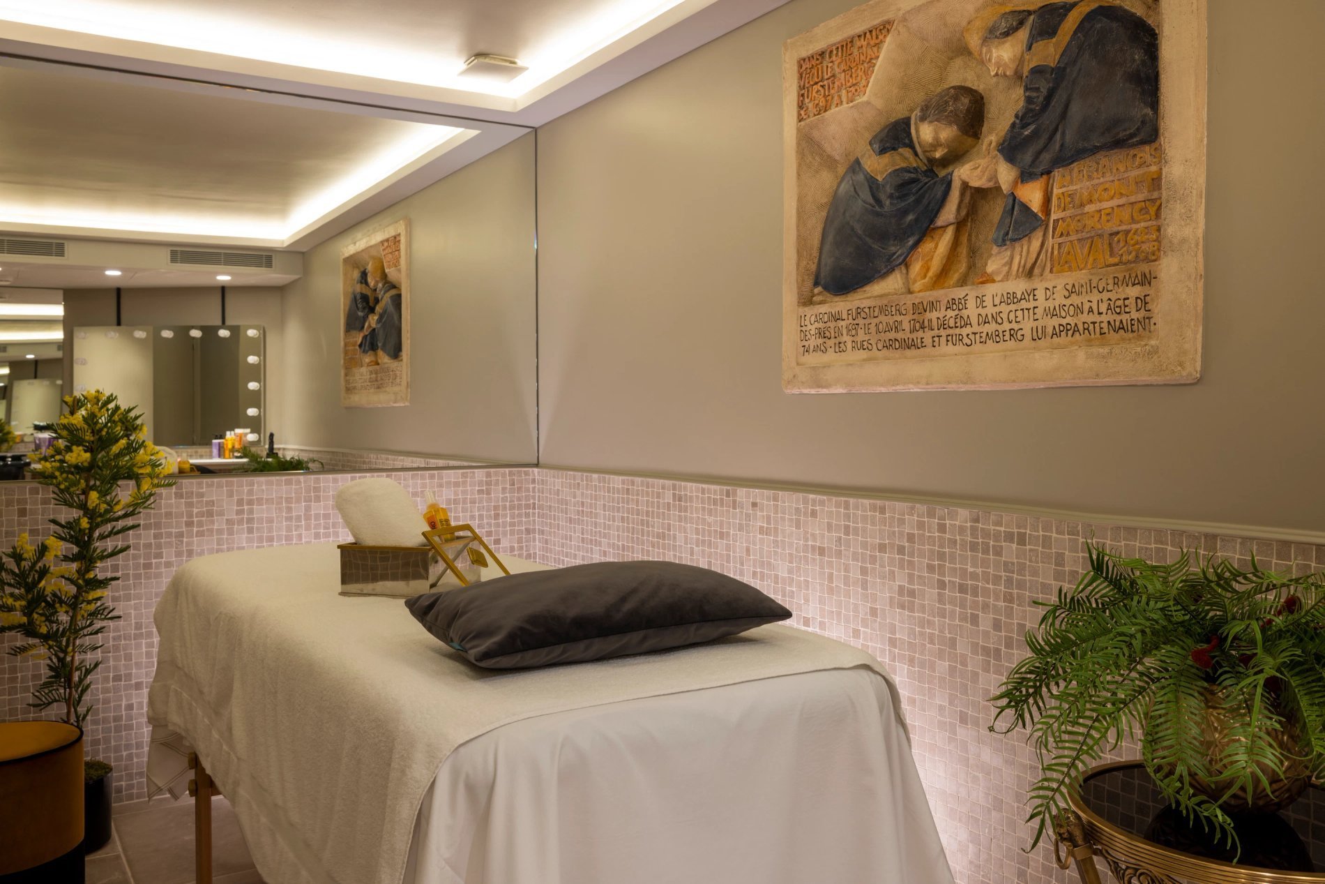 Maison Cardinal Furstemberg Airbnb Rent Appartment Spa Massage Makeup Hairstyle room