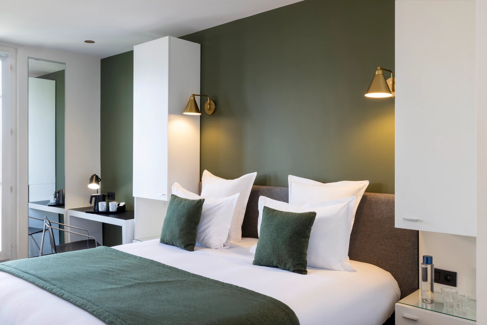 Hotel Brady Room Junior Suite Desk