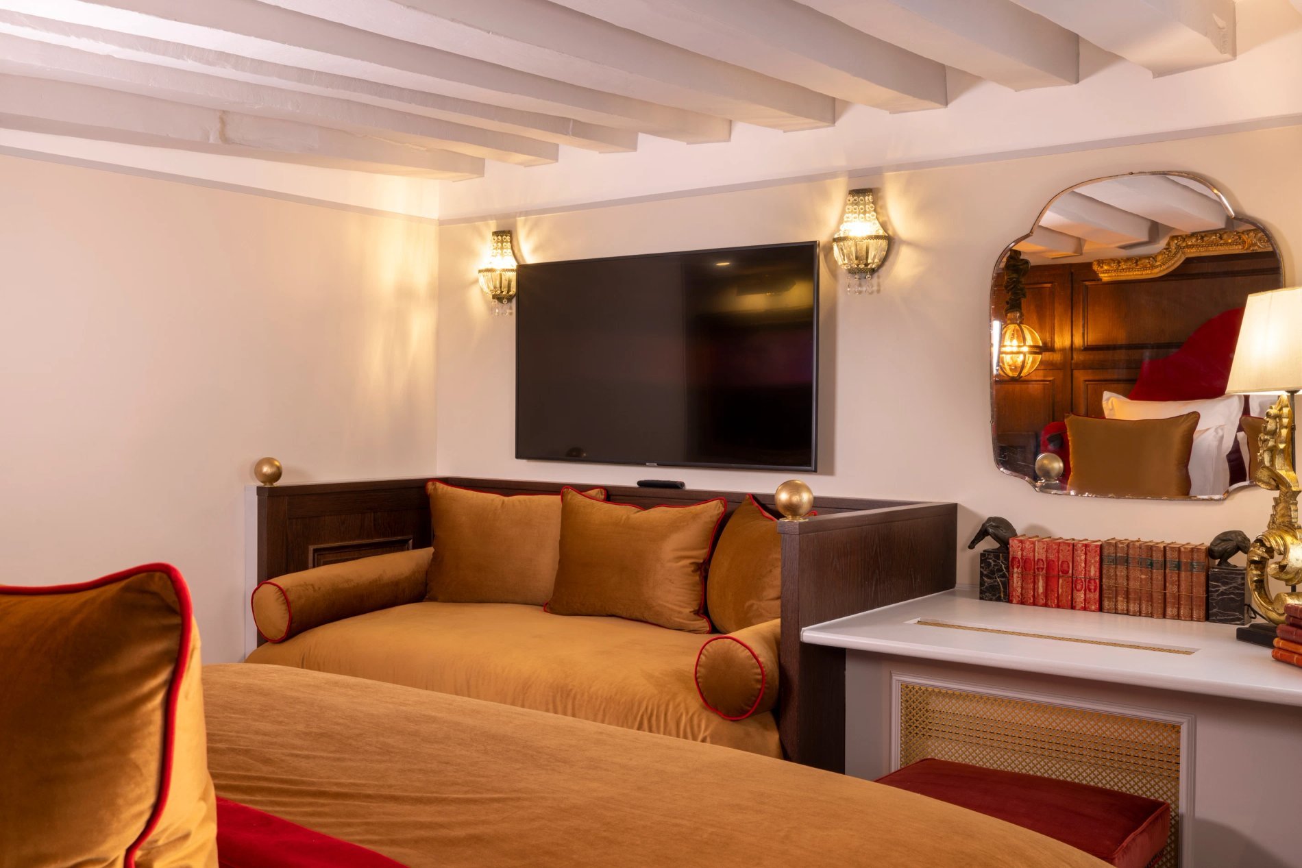 Maison Cardinal Furstemberg Bedroom