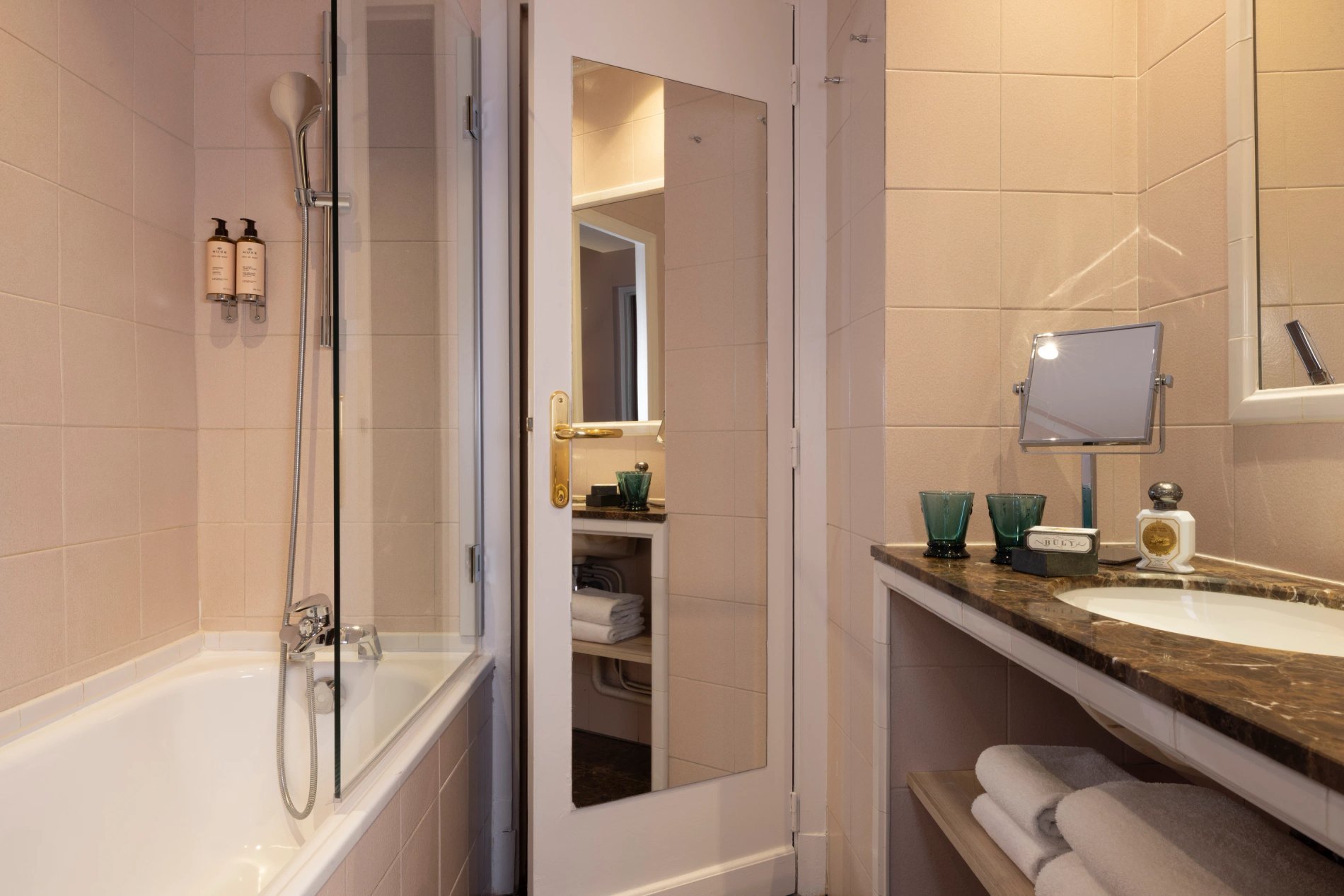 Hôtel Le Saint-Grégoire Superior Room Terrace Bathroom