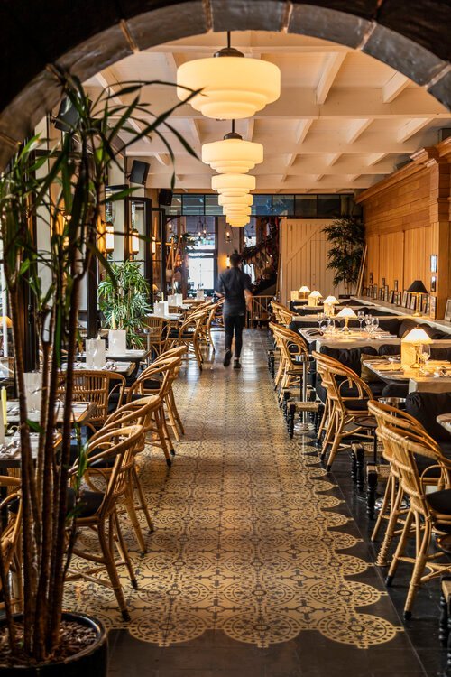Der Hauptgastraum des Restaurants Bambou in der Rue des Jeuneurs im 2. Arrondissement von Paris