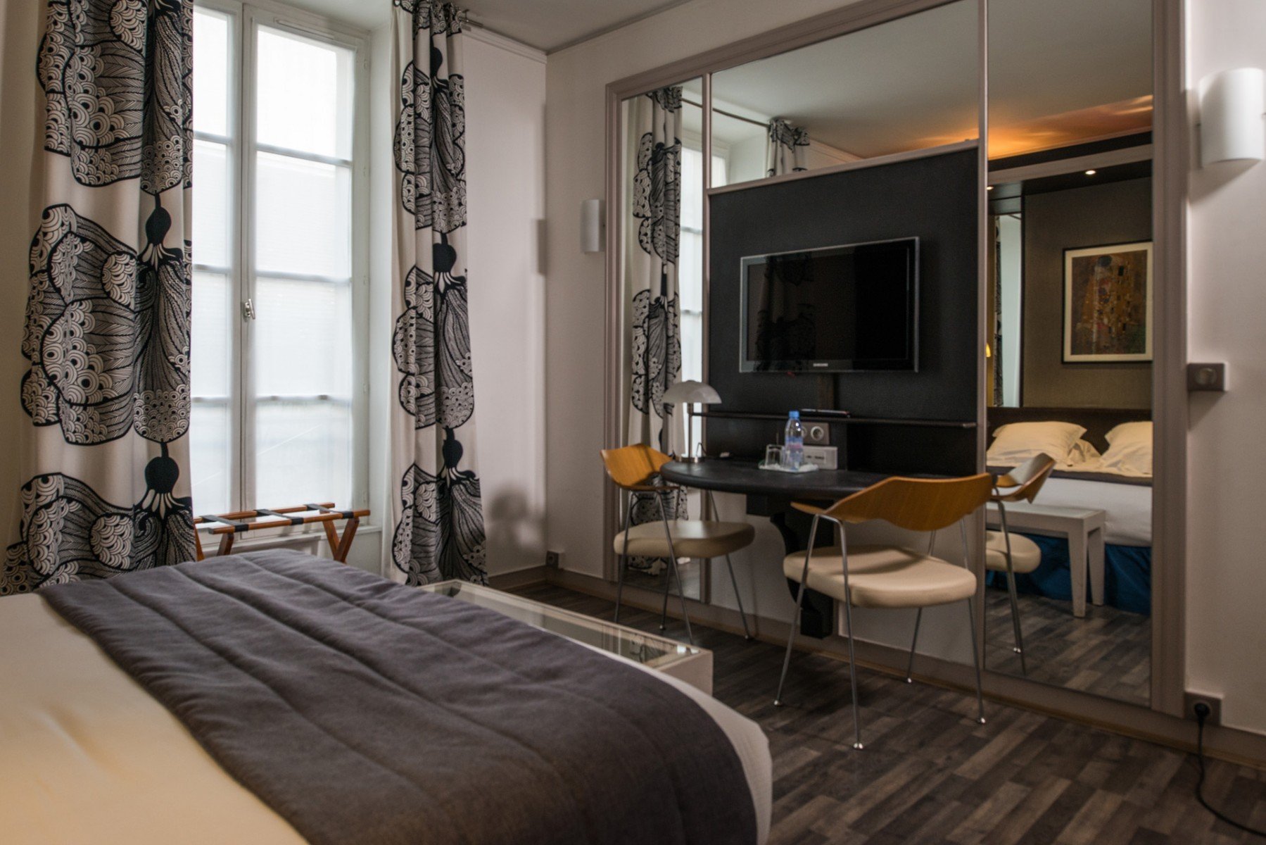 9e356855-5eb9-475d-a499-84d9908d2aeb