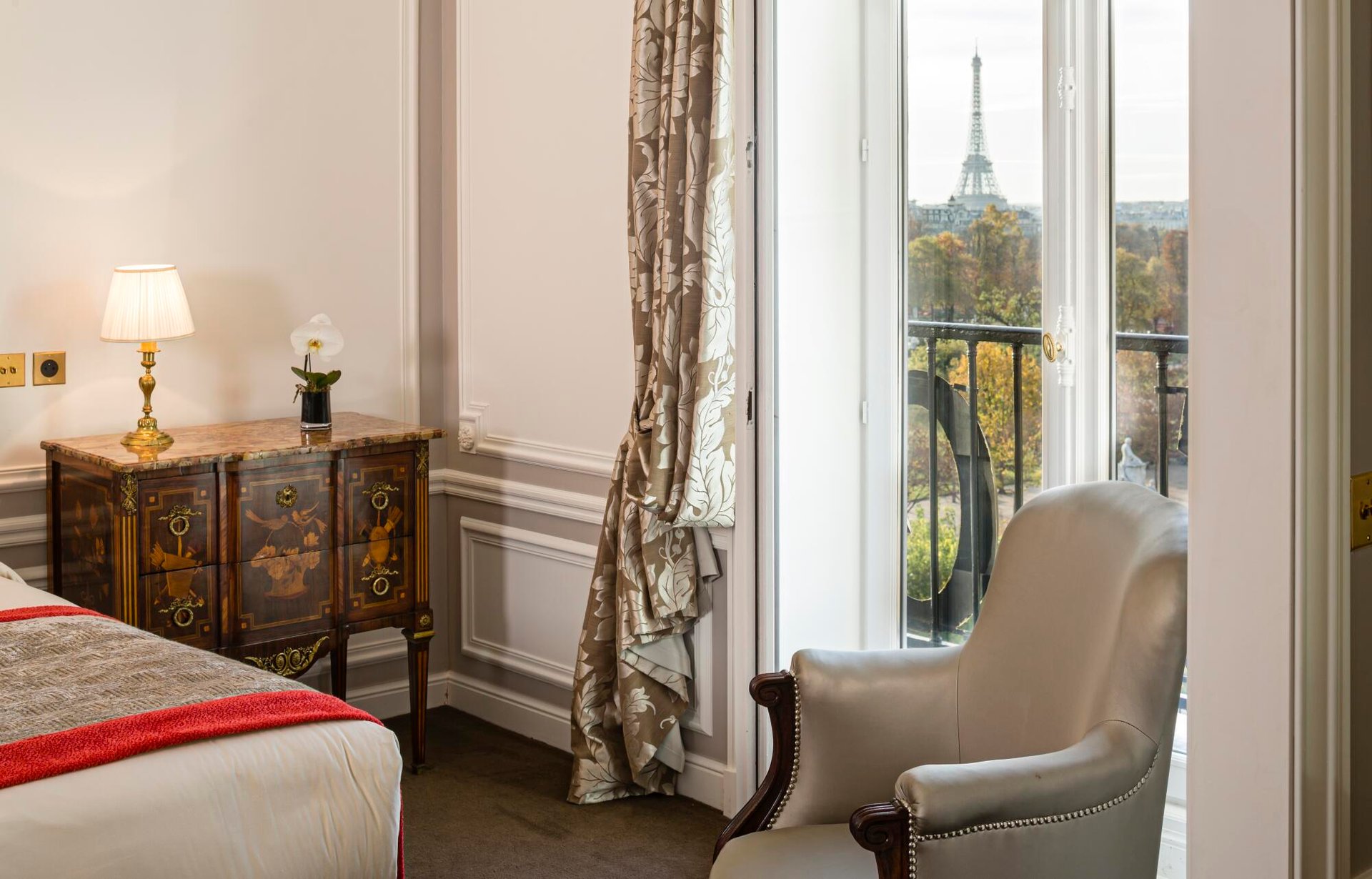 Hotel Regina Louvre Eiffel tower suite
