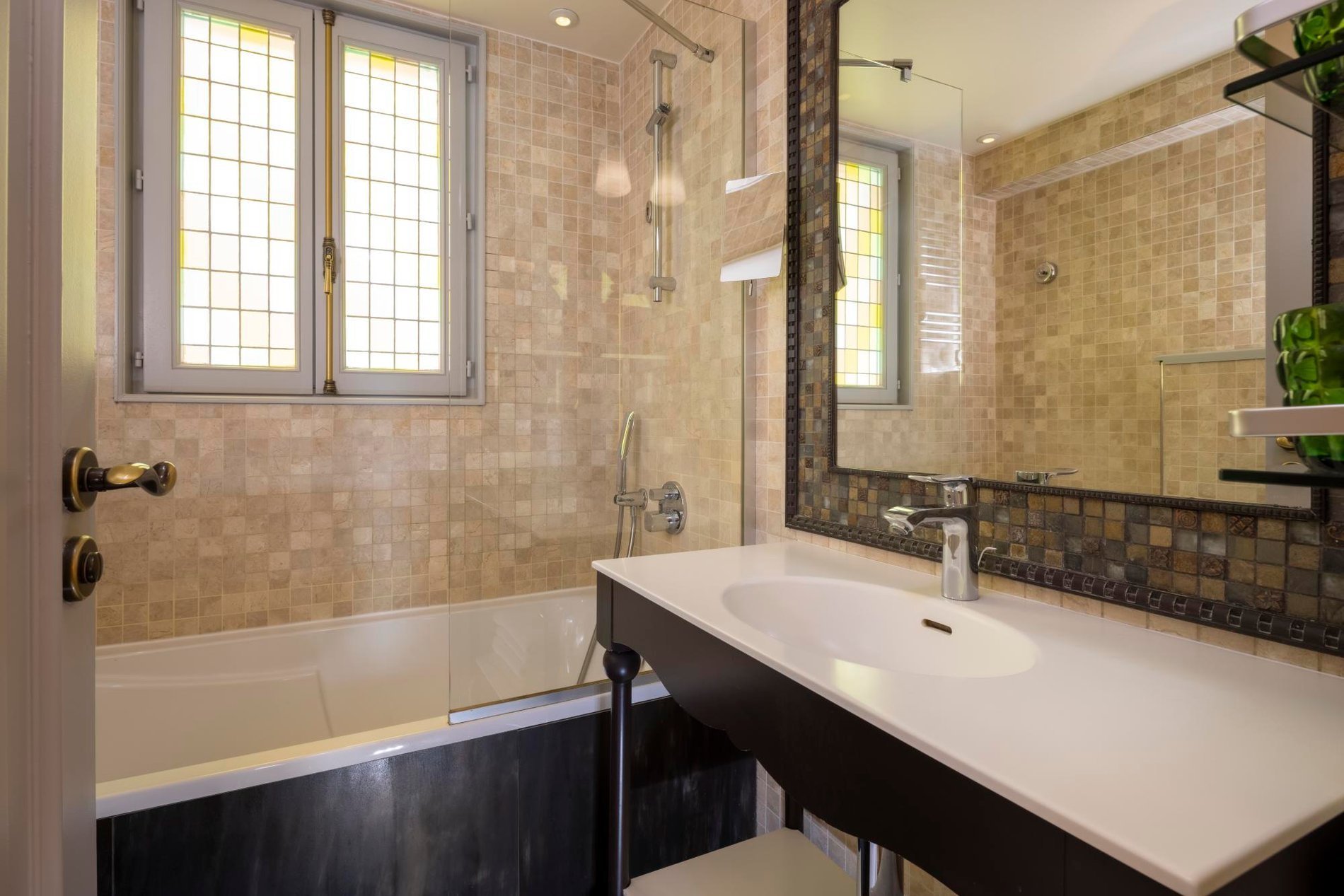 Hotel Da Vinci Paris - Deluxe Room bathroom bath