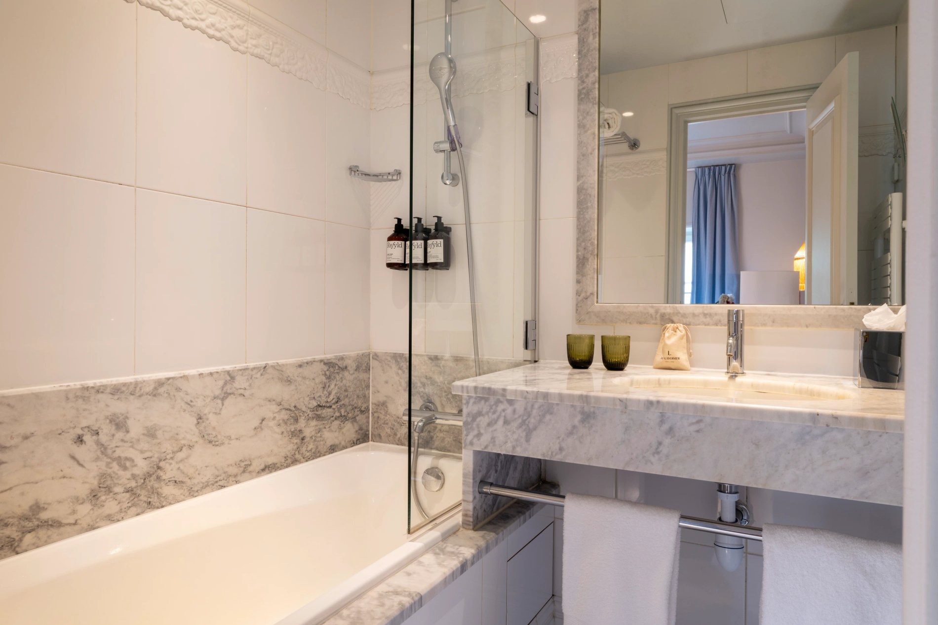 Hôtel Le Lavoisier Chambre Classique Salle de Bain Baignoire