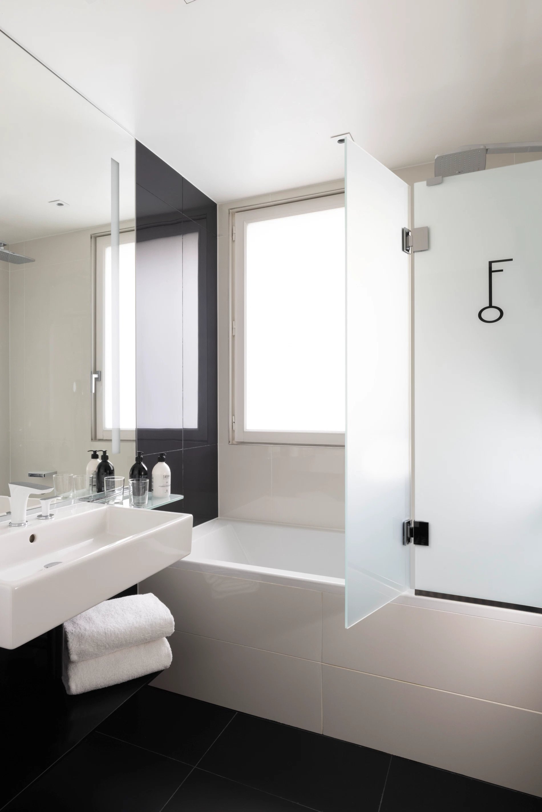 Hôtel Félicien Suite Terrasse Jacuzzi Sky Salle de bain