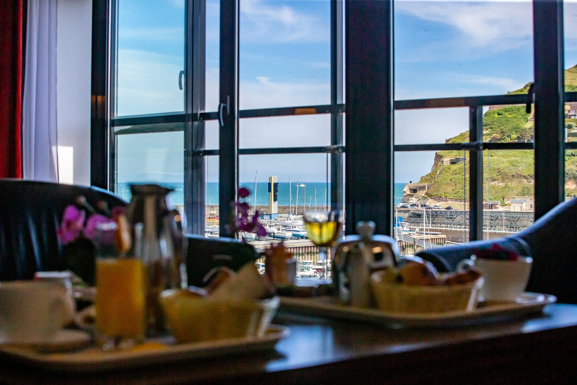 Plan your romantic weekend in Normandy 7 Breakfast in room Hotel le grand pavoisCStephaneLeroy 0017.jpg