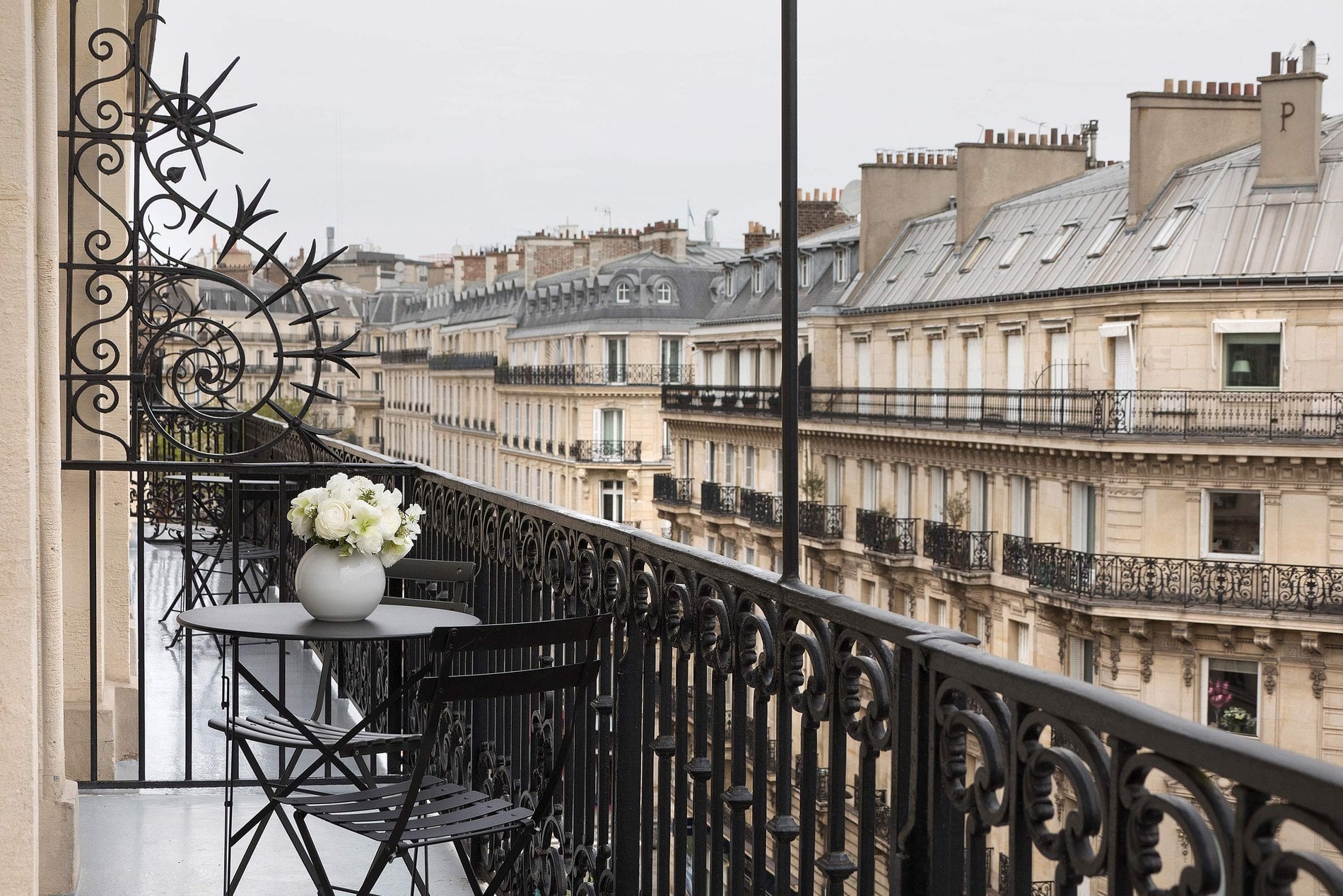 Privilege room with private balcony and panoramic view over Paris