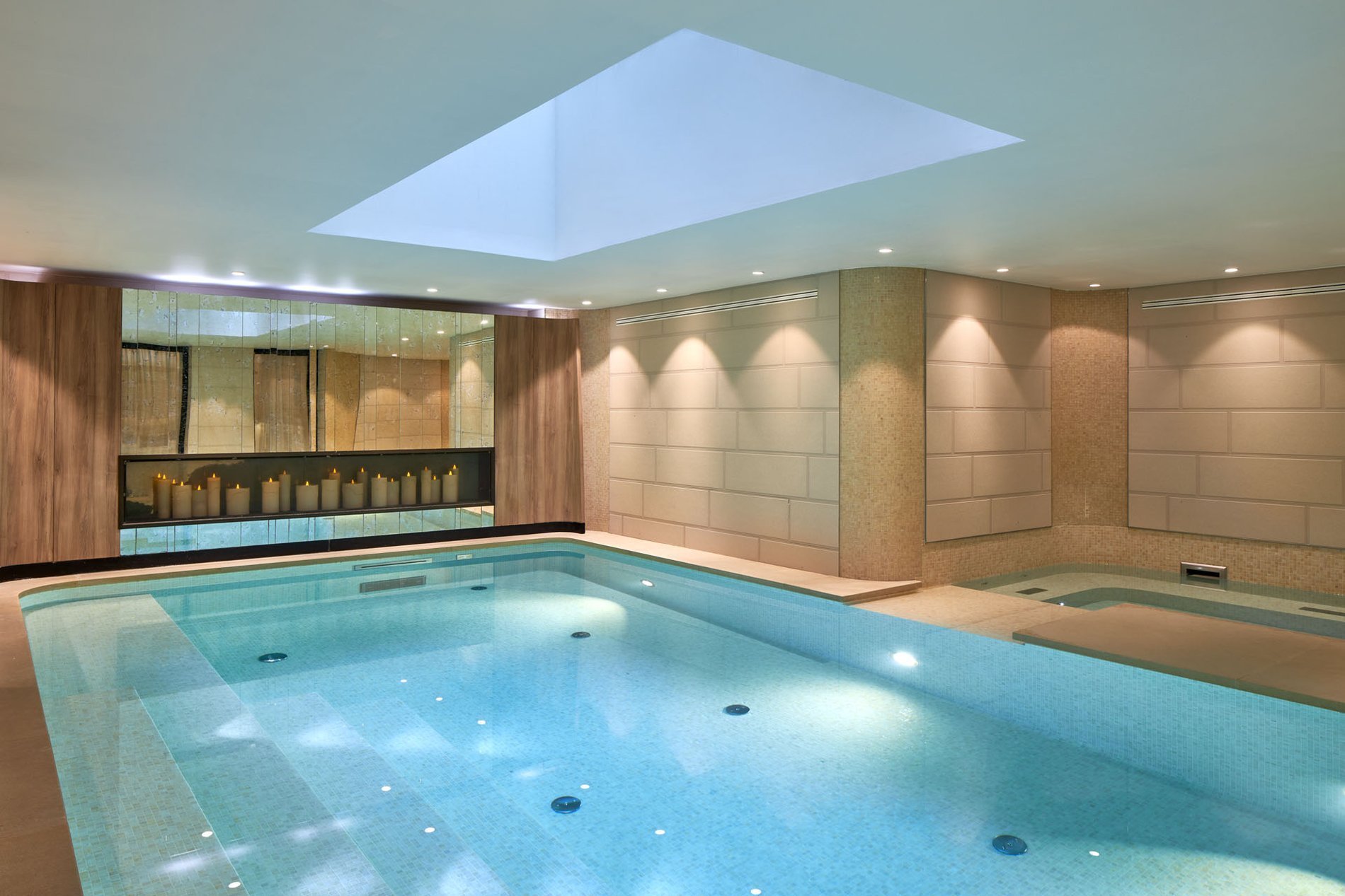Relaxing moment at the indoor pool of Maison Albar - Le Pont-Neuf.