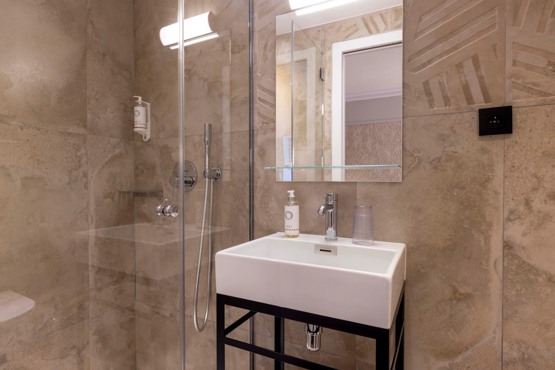 a1910868-0d28-42c5-b855-c5e4c33c50f1