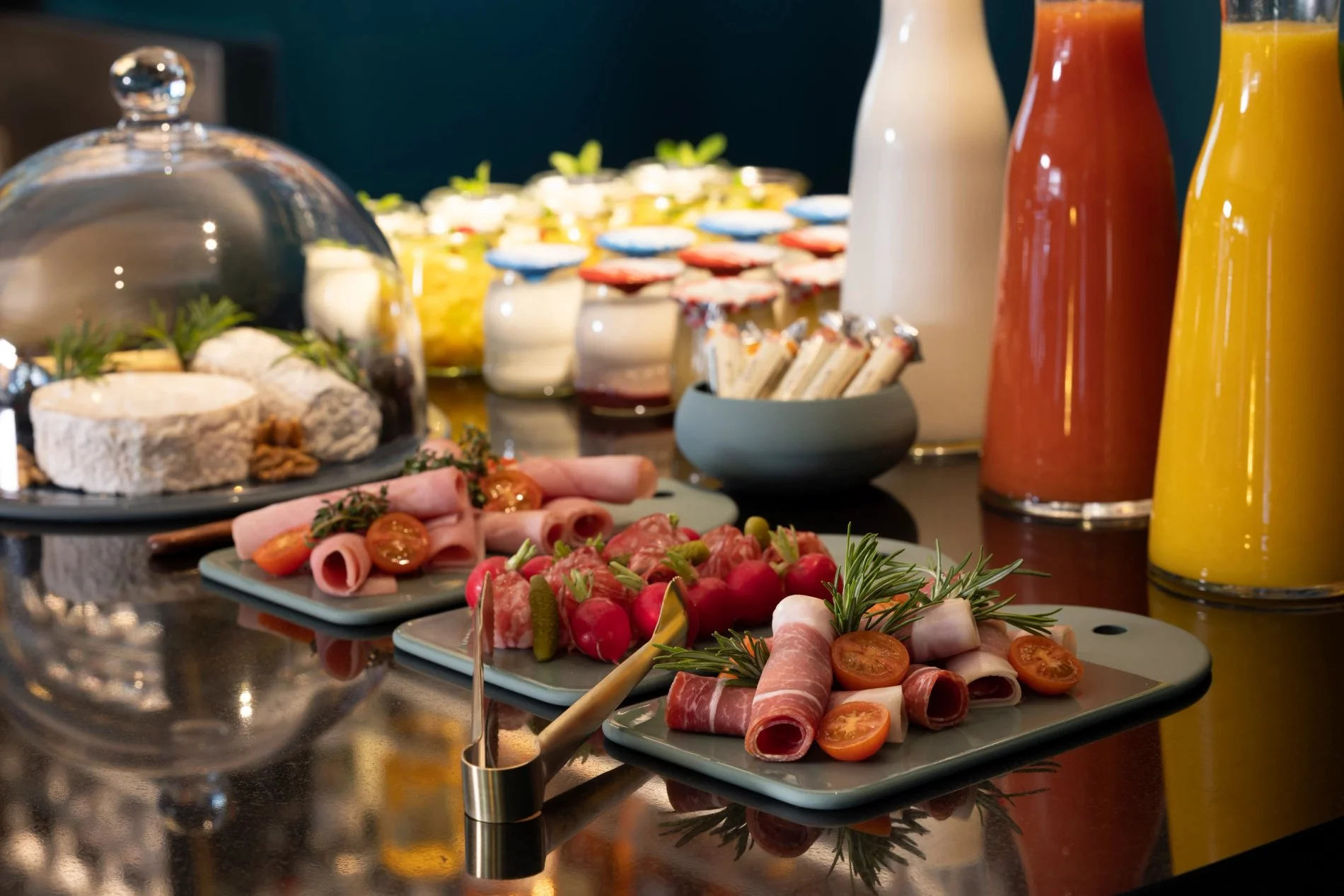 Hôtel Toujours Breakfast Buffet Room