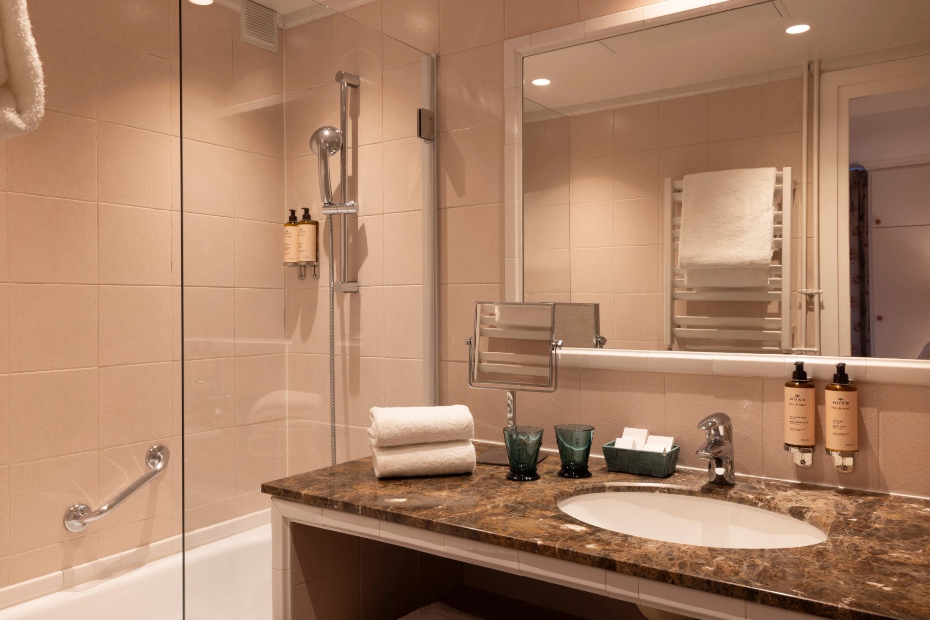 Hôtel Le Saint-Grégoire Classic Room Twin Bathroom