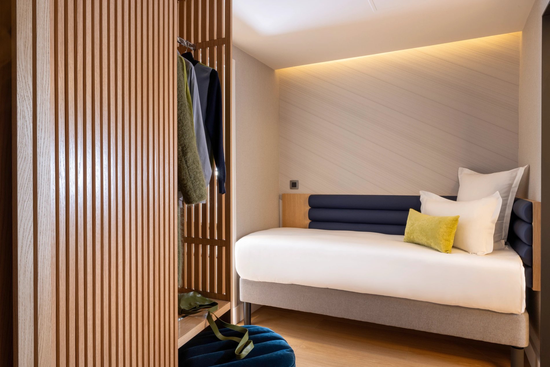 Hôtel Raspail Montparnasse Chambre Deluxe Triple Penderie