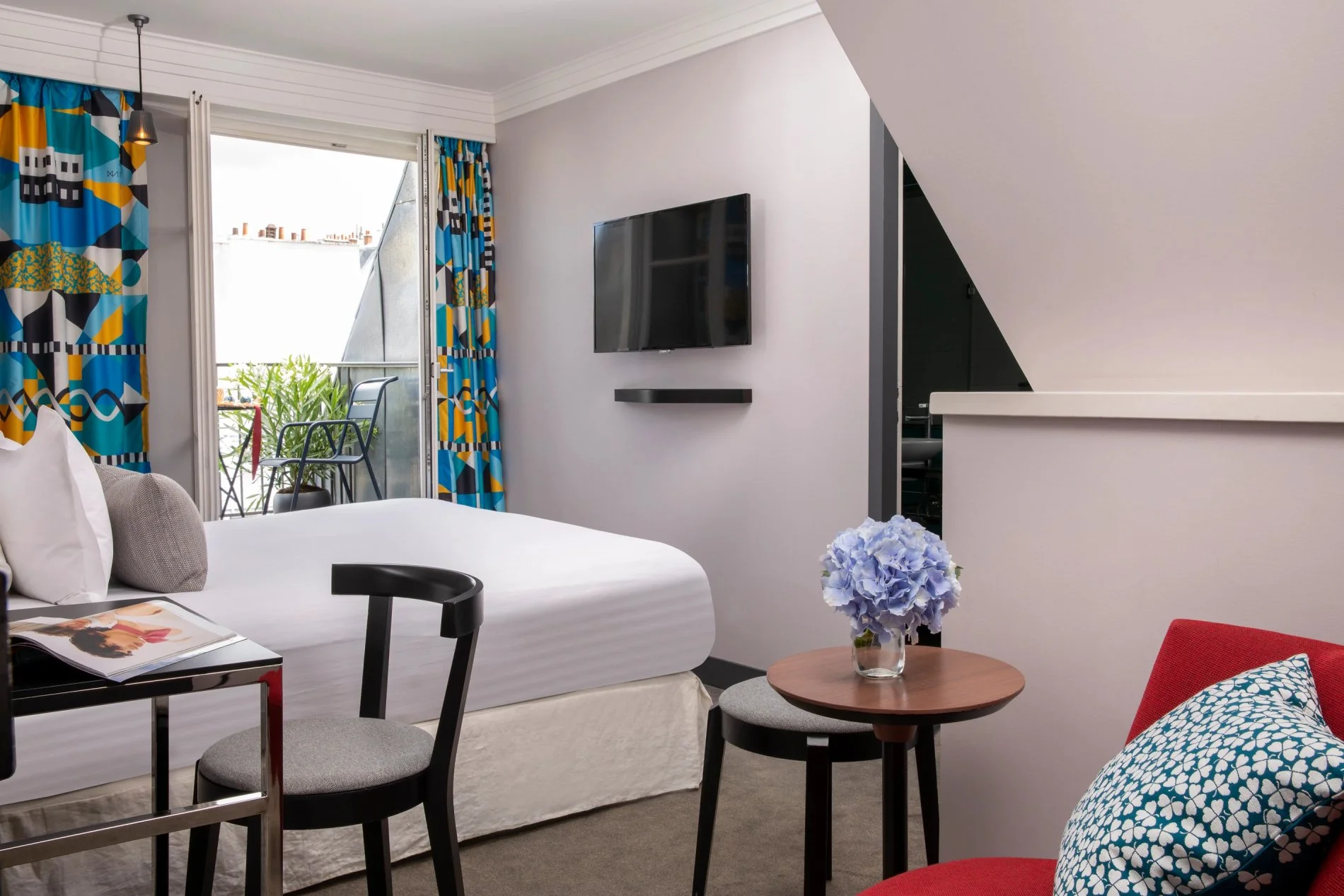 Hotel Les Matins de Paris Room Balcony