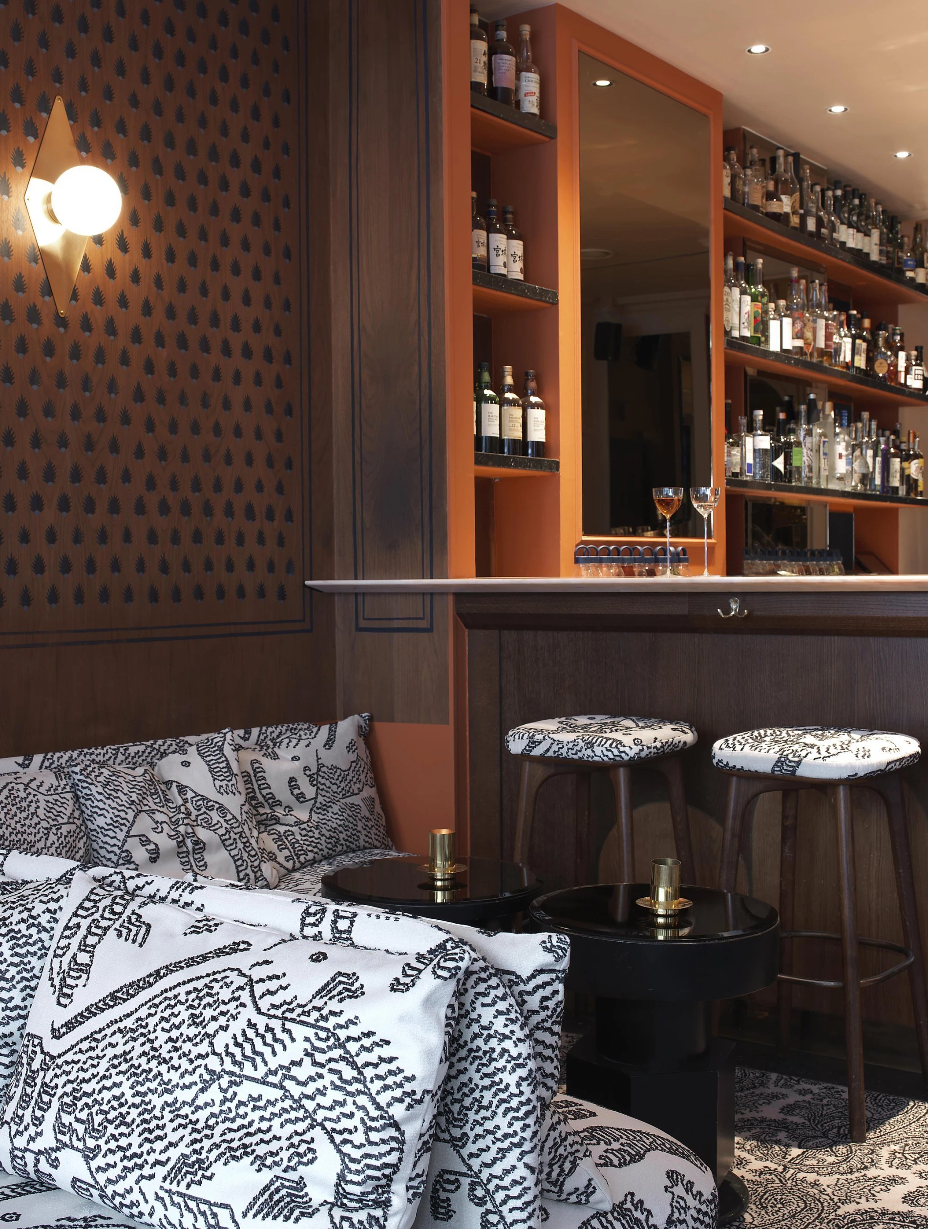 Cozy lounge corner of the cocktail bar at Hôtel Bachaumont