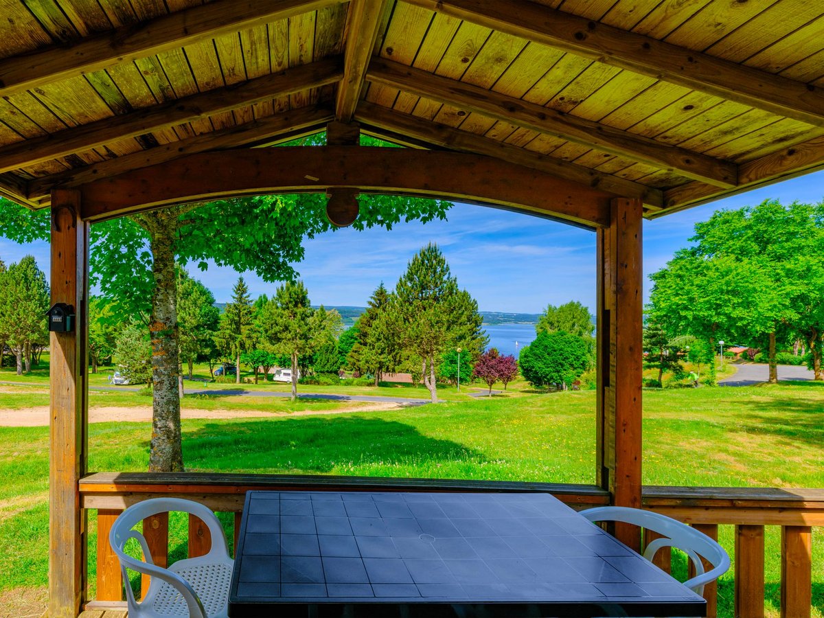 Prestige bungalow 6 personen aan het meer van Naussac