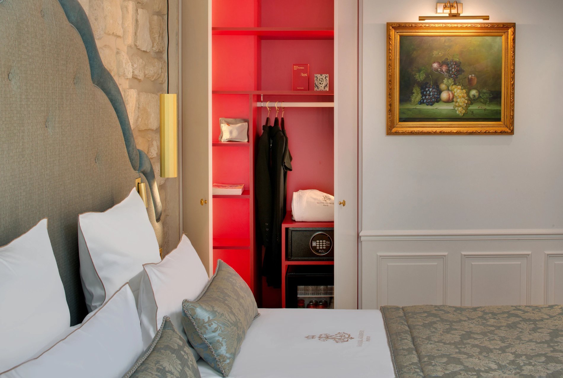 a498bb9c-4122-4a59-91bc-8a3e4585b08b