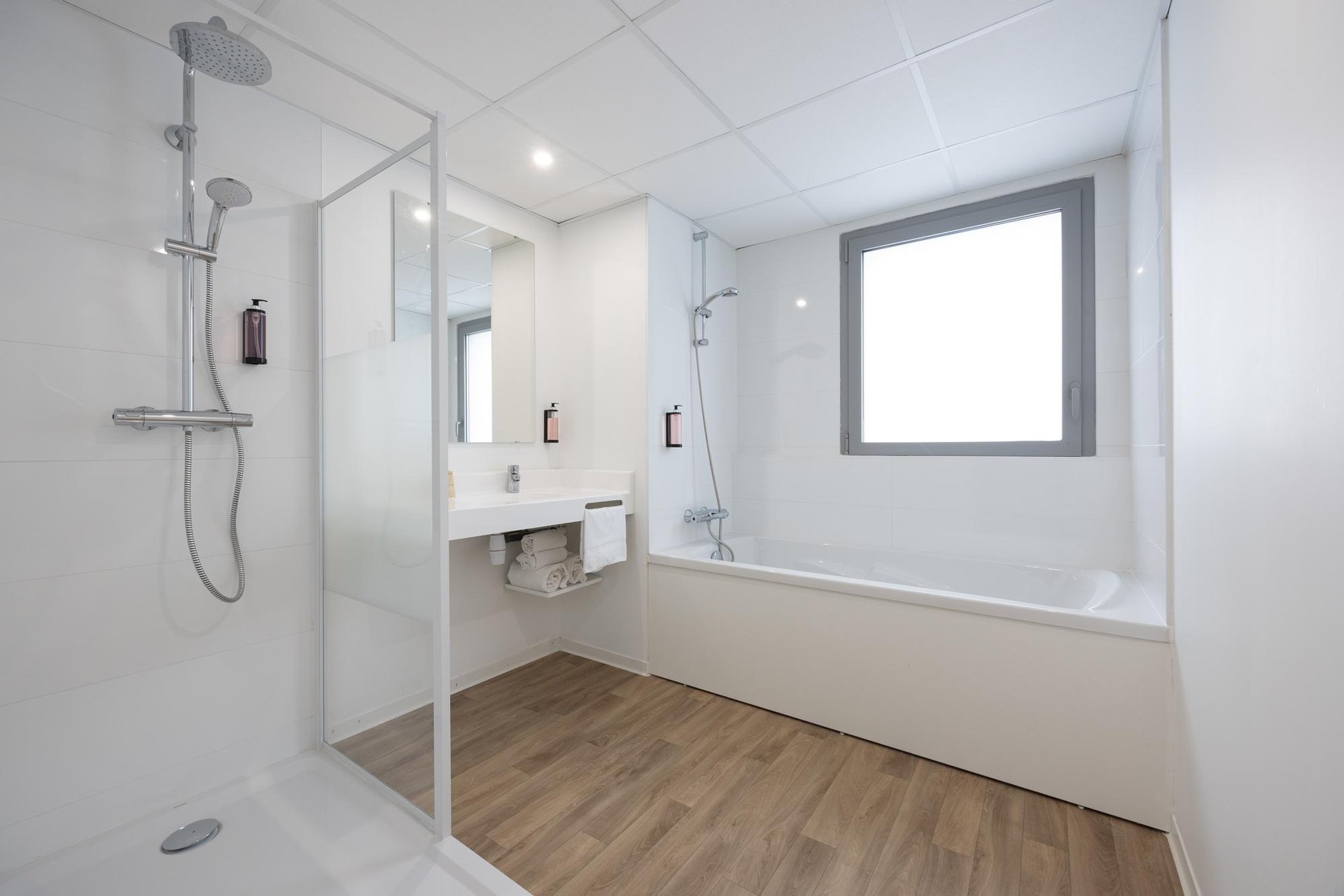 Le Relais des Deux Mers | 3 star hotel Lot-et-Garonne | Family flat | Bathroom with bath
