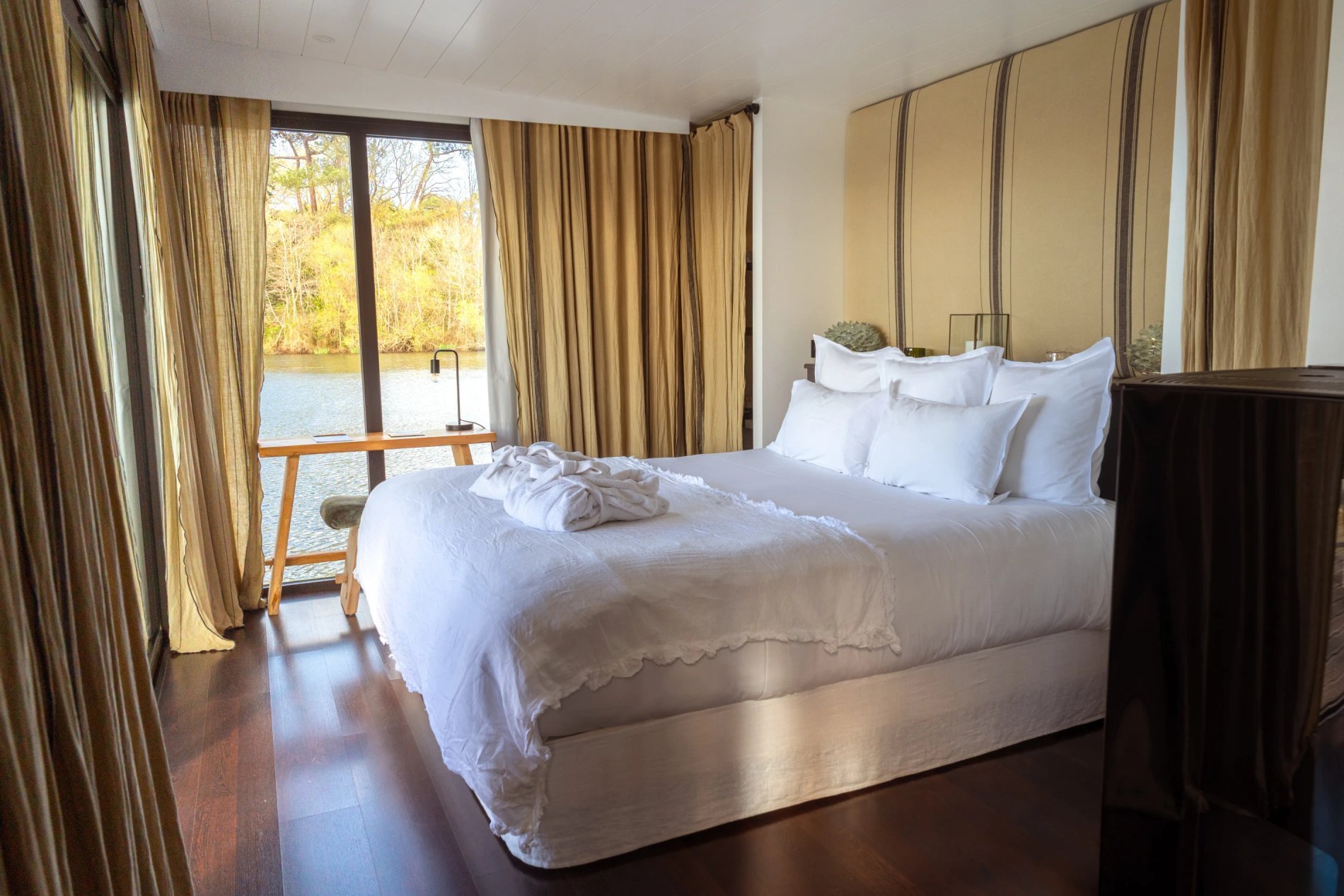 a51bbfaa-f910-454c-800c-c7f093c0fd41