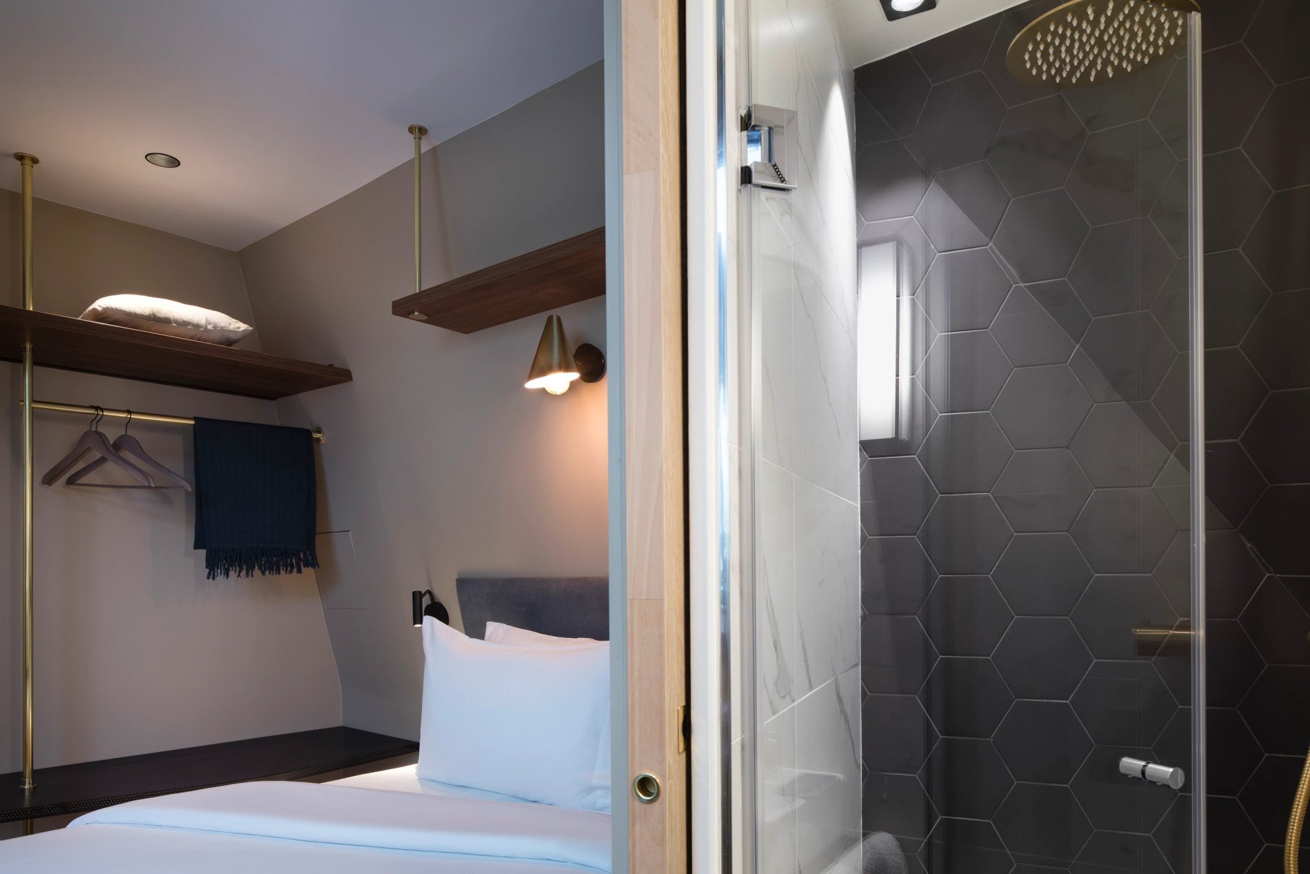 Hotel Maxim Quartier Latin Single Room Bathroom Shower Closet