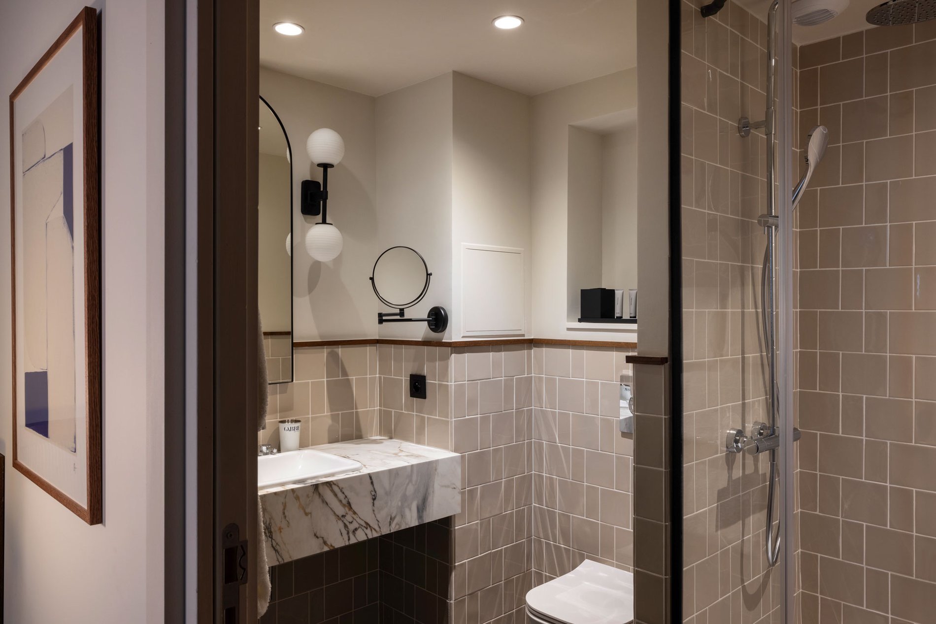 a5e33962-f541-4883-9987-3aa40875dfbc