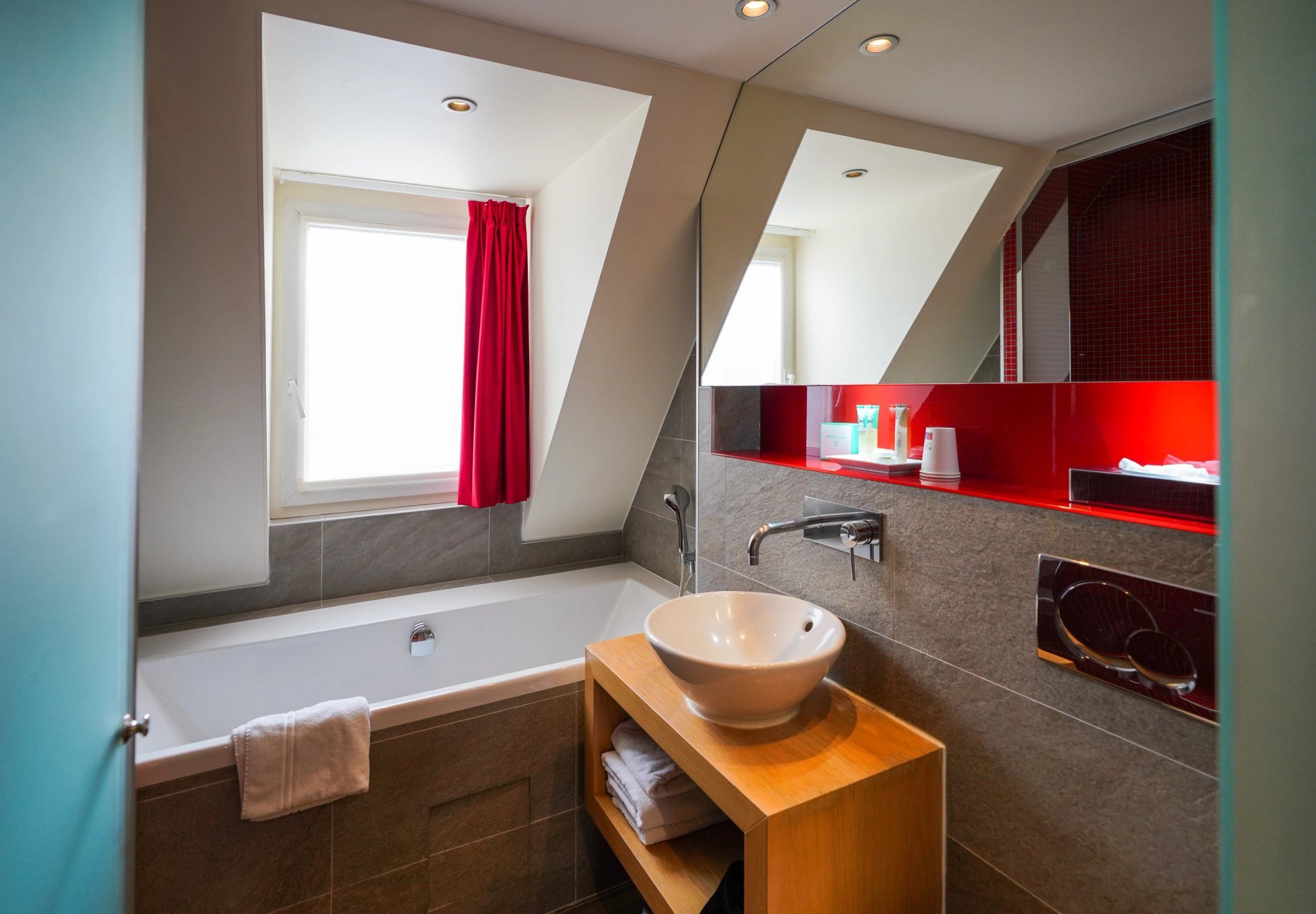 a71148d9-2c13-428f-a516-7d77cbf442e0