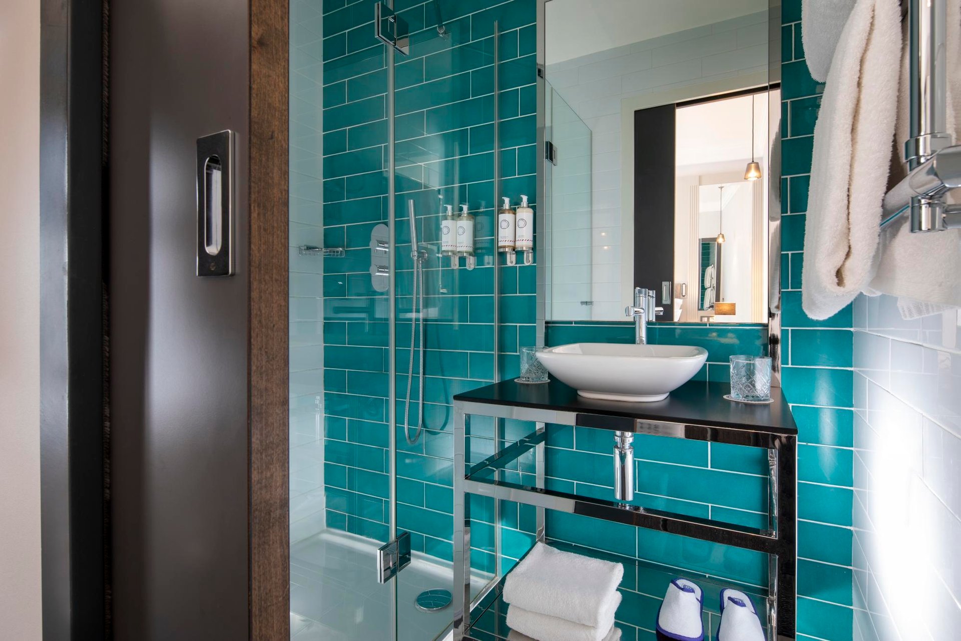 Hotel Les Matins de Paris Classic Room Bathroom