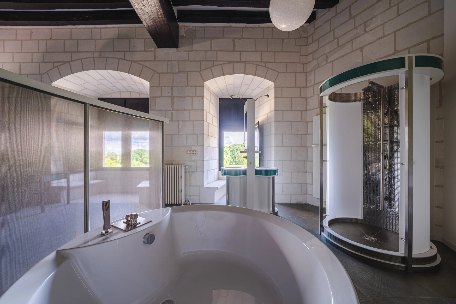 Salle de bain de luxe dans le château.