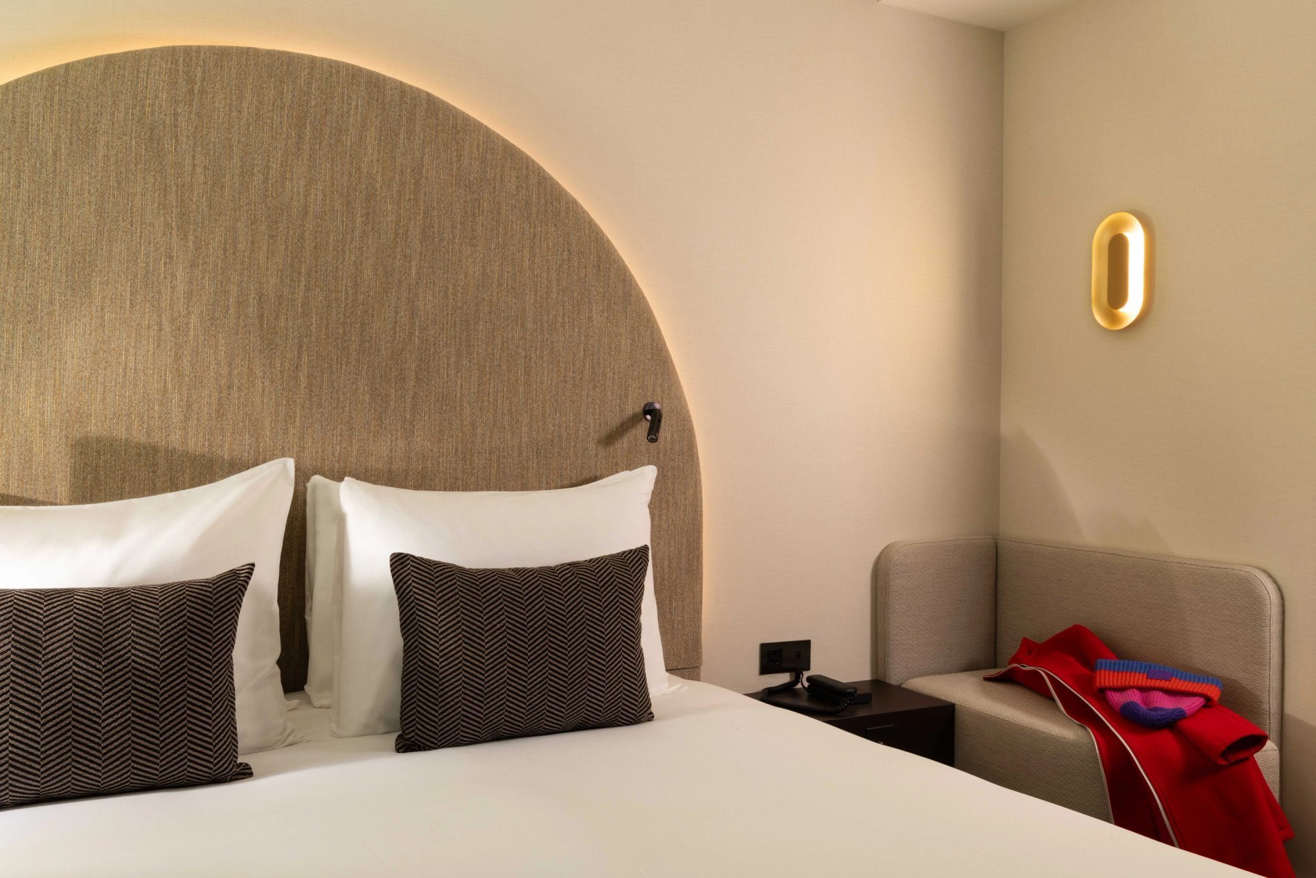 a8229b90-9282-4a64-a6bb-fa8b9ad8f934