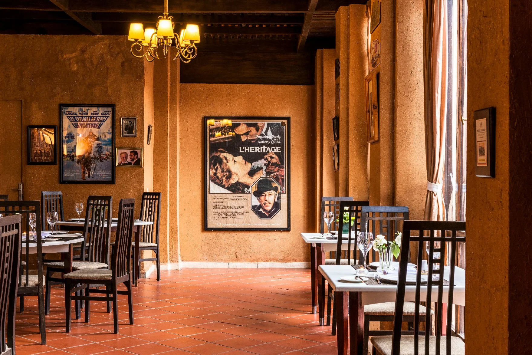 Salle décorée du restaurant italien au Berbère Palace àOuarzazate