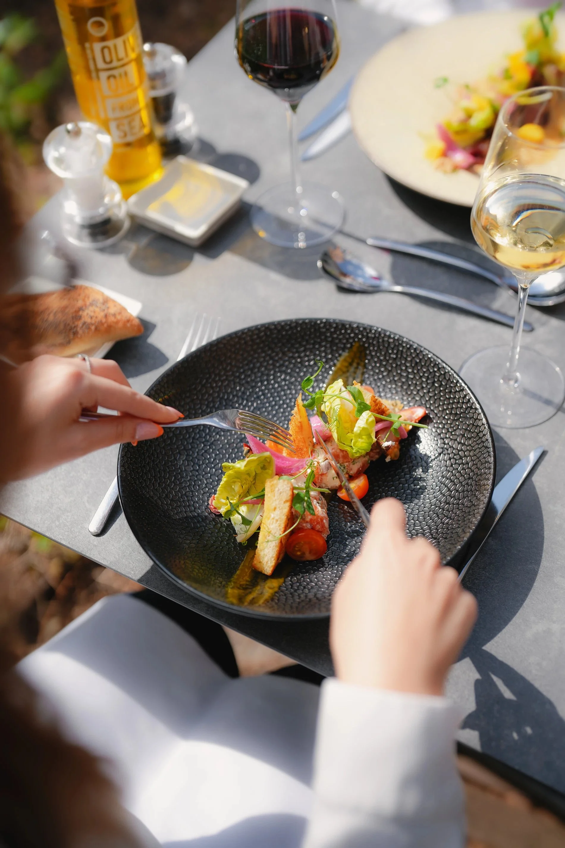 Plat coloré et raffiné servi au restaurant B'Comme.