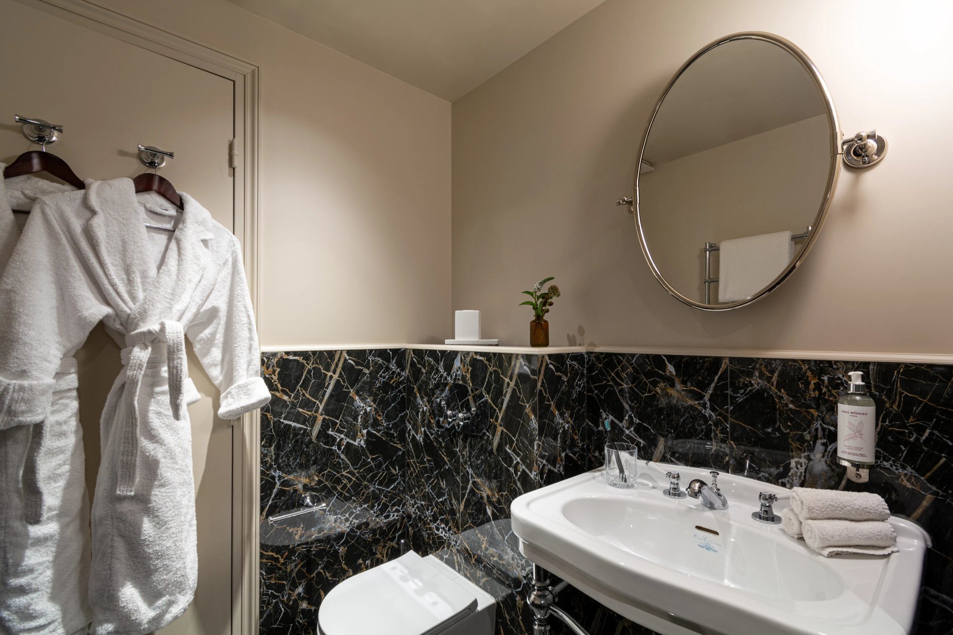 Hôtel & Spa Napoléon | Chambre Deluxe Salle de bain
