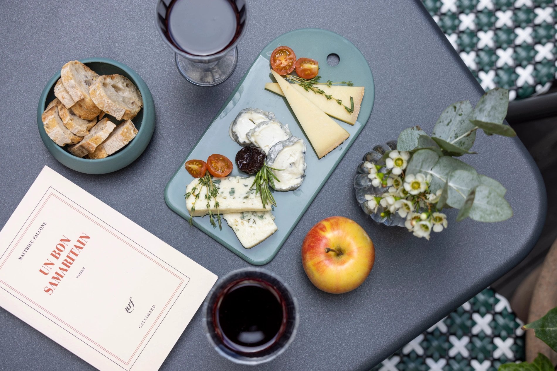 Hôtel Toujours room service fromages vin