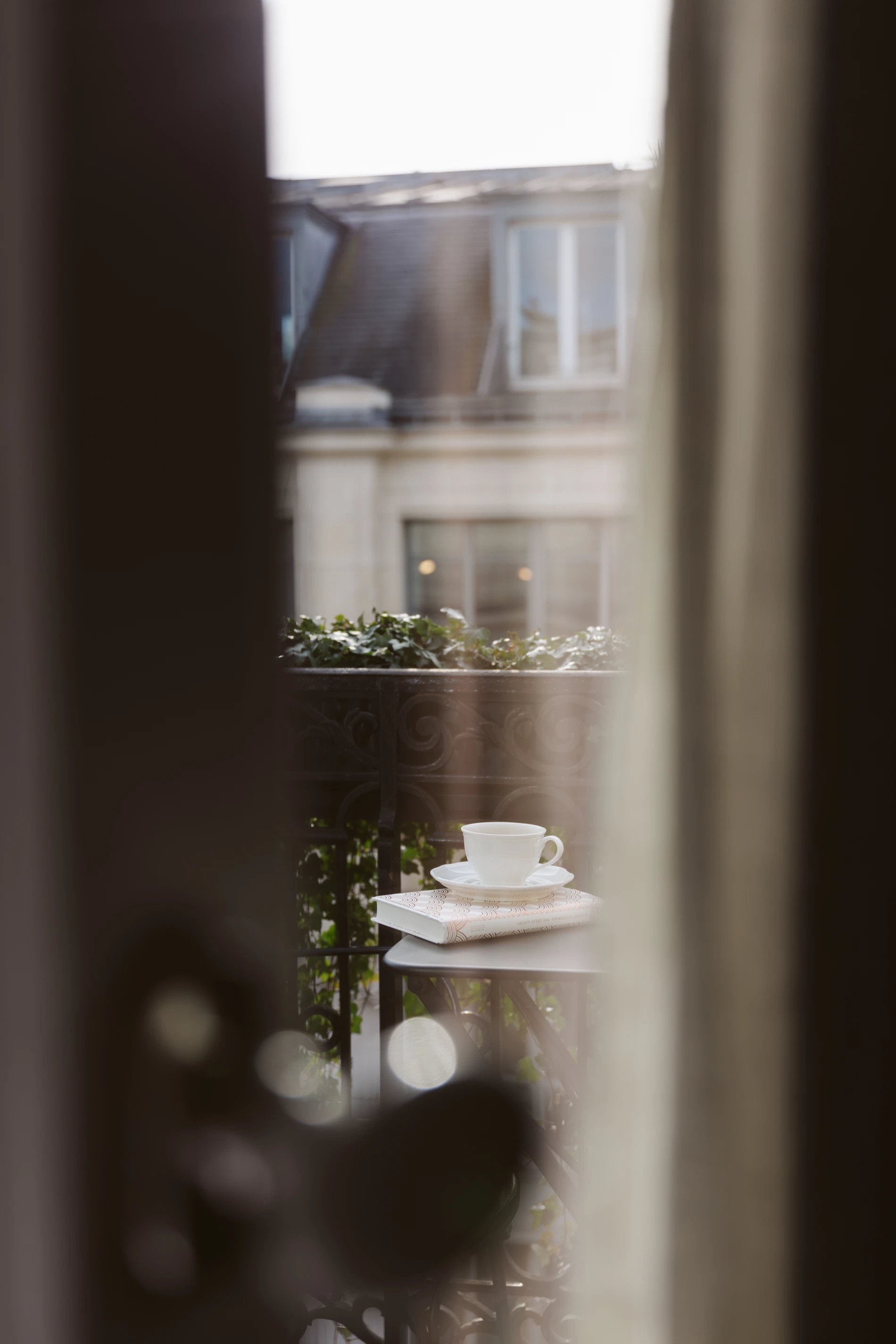 Hôtel Bachaumont | Coffee on the balcony table