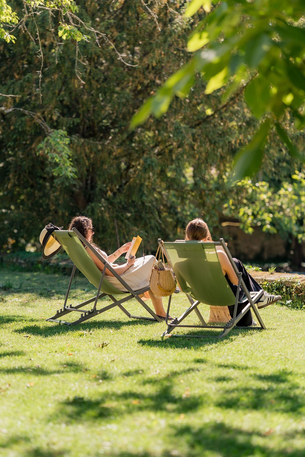 Bed and breakfast in Provins with a double bed and views of the park and ramparts, a getaway for two