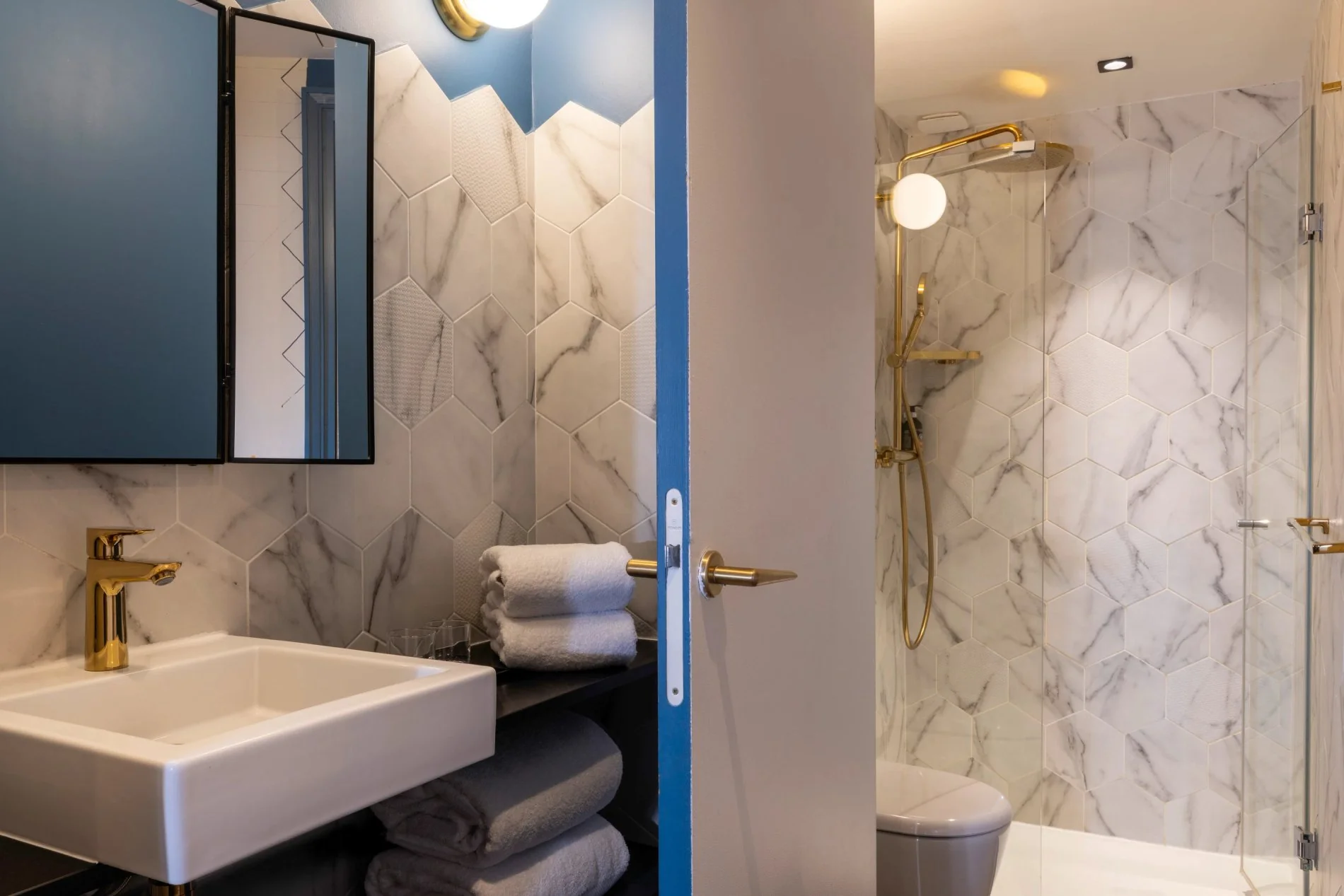 Hôtel Maxim Folies Chambre Supérieure Salle de Bain Douche