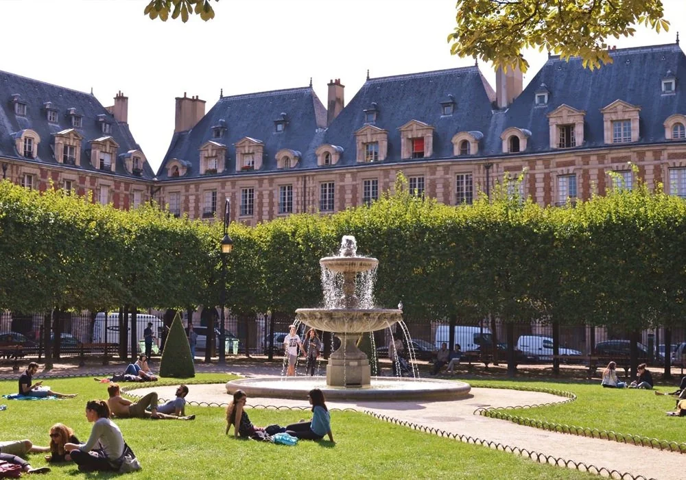 Goralska Résidences - Vue extérieure d'un bâtiment typique du Marais, quartier emblématique de notre Hôtel Marais Paris.