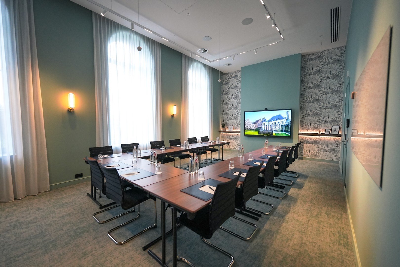 Moderne en goed uitgeruste vergaderruimte voor conferenties in het Martin's Klooster in Leuven.