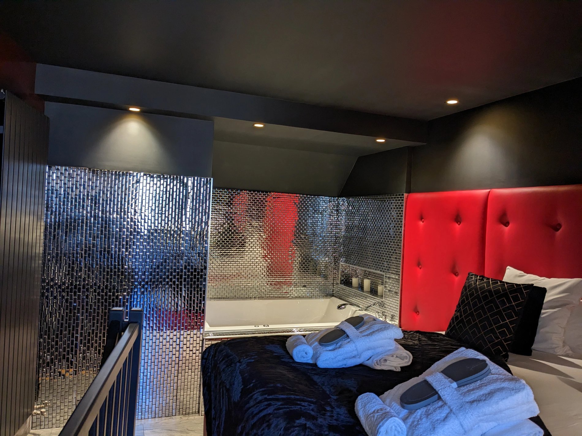 Hôtel SPA Le Lion d'Or | Suite Red & Black