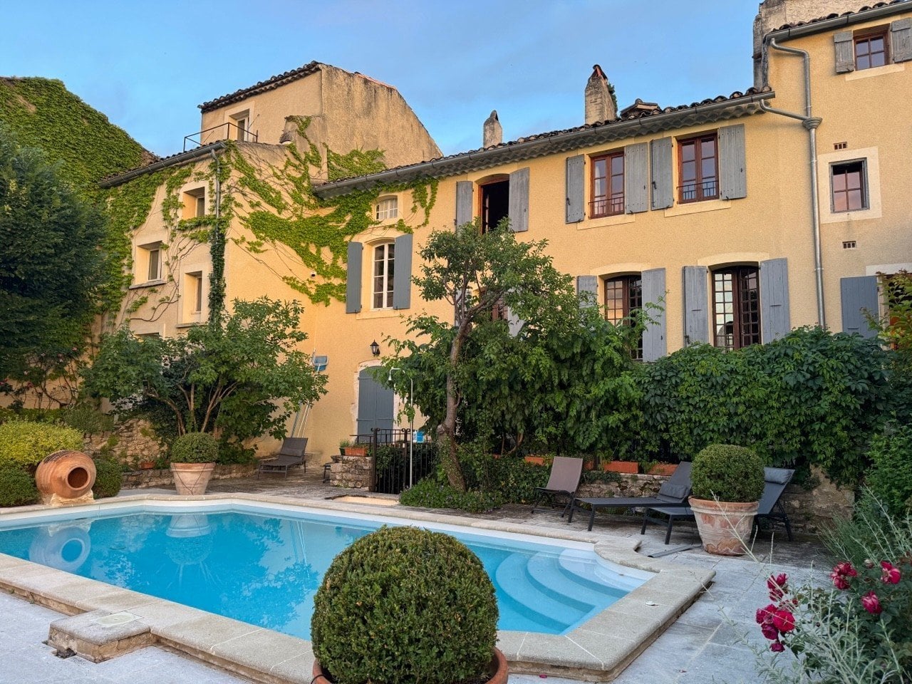 piscine hostellerie le beffroi Vaison