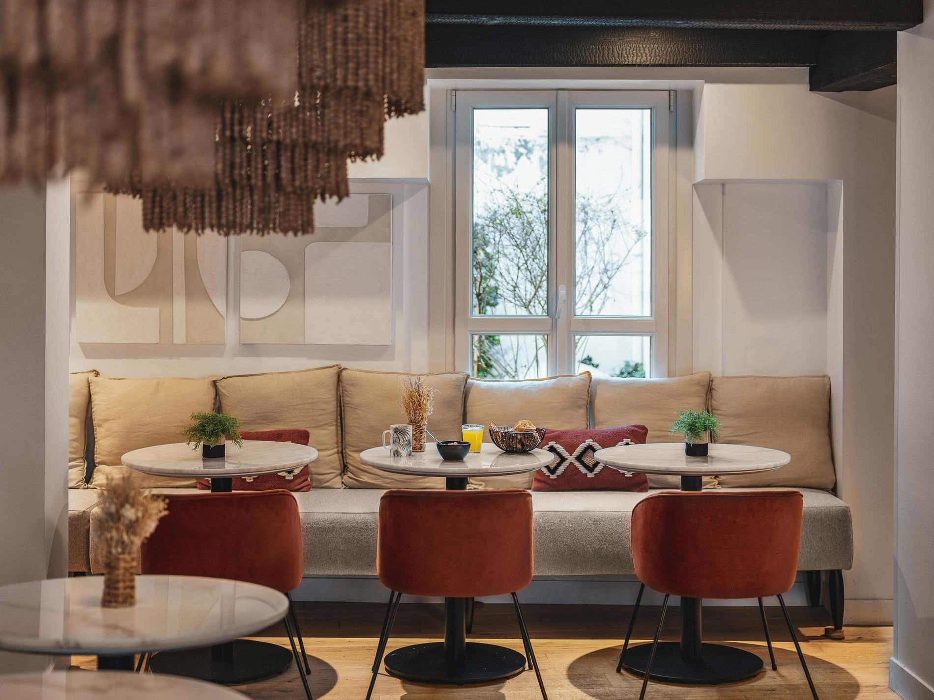 b0929387-65bb-4132-ba85-9ae568d74d93