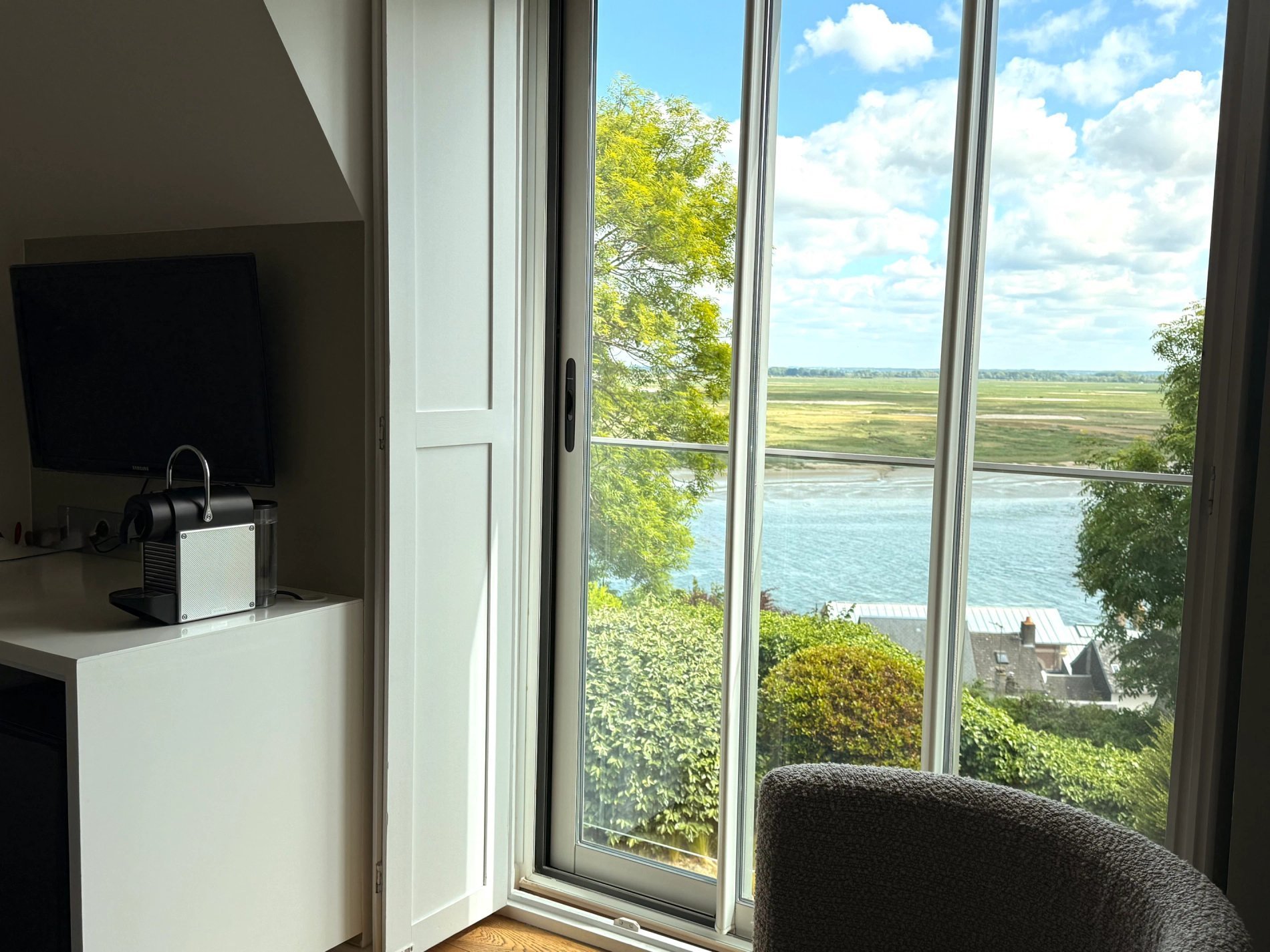 b09eeb05-8725-4b20-bf33-0f8db4a3e398