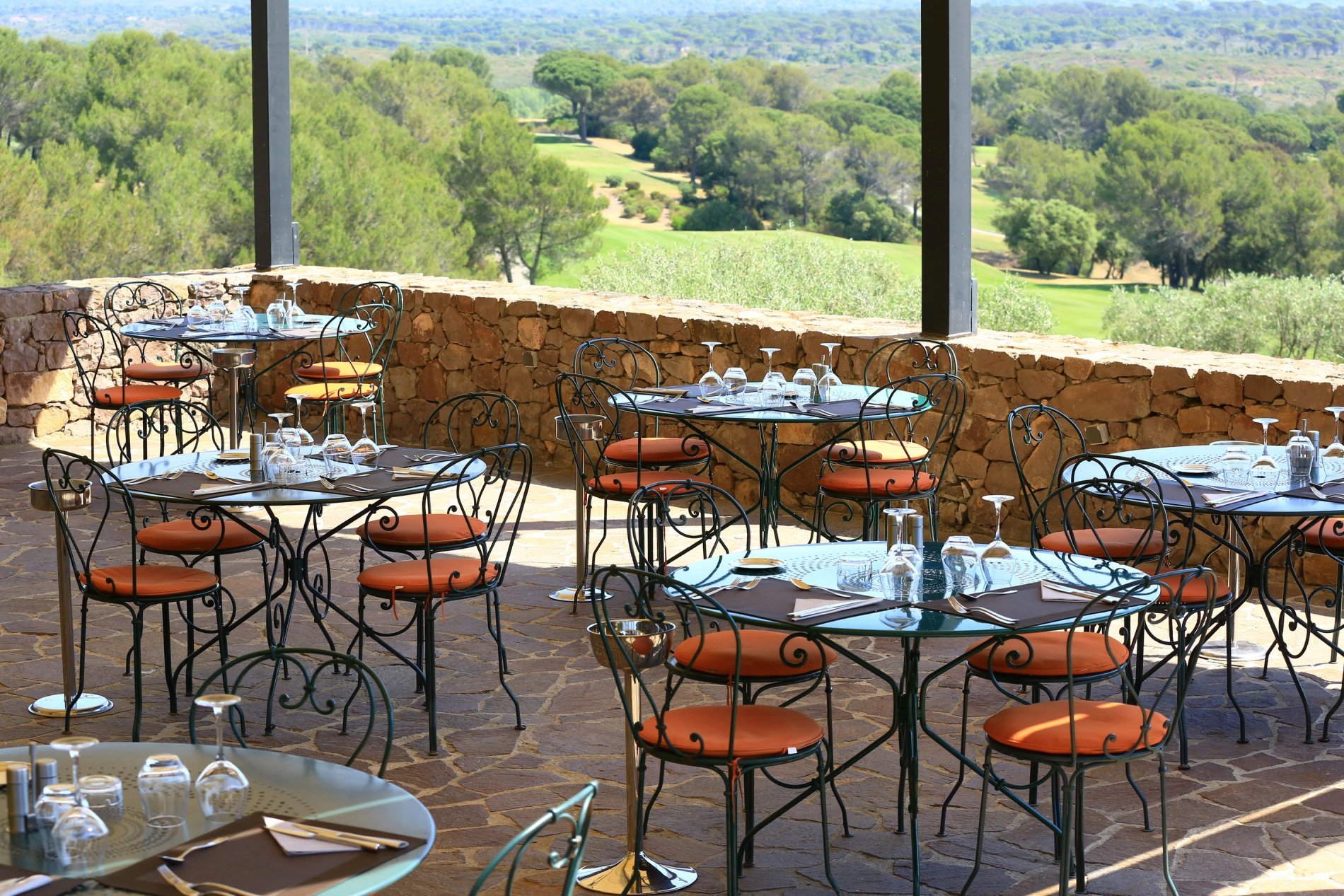 restaurant terrasse vue golf var