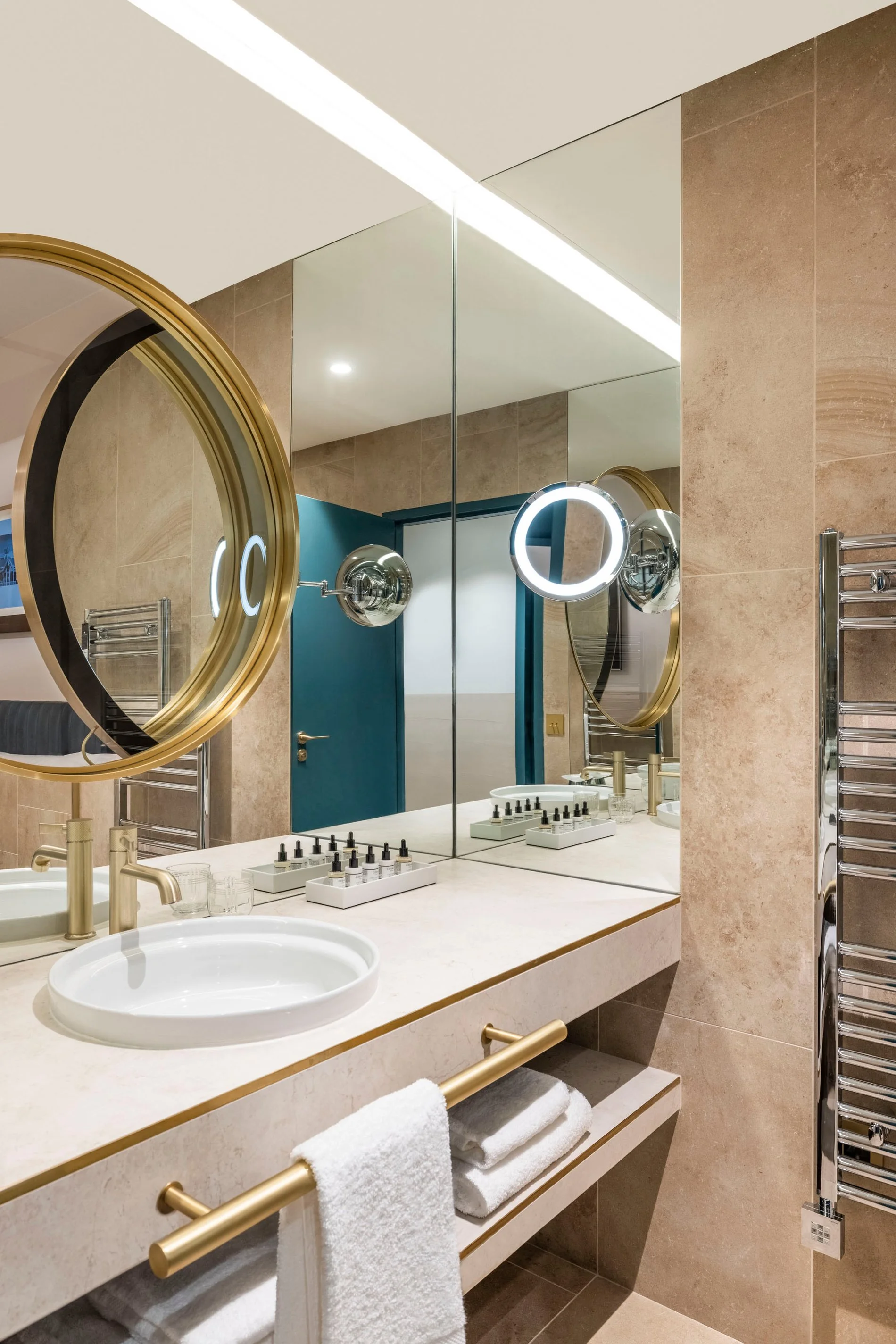 b2540537-32b5-4f54-a5c2-f9ee75ac99cf