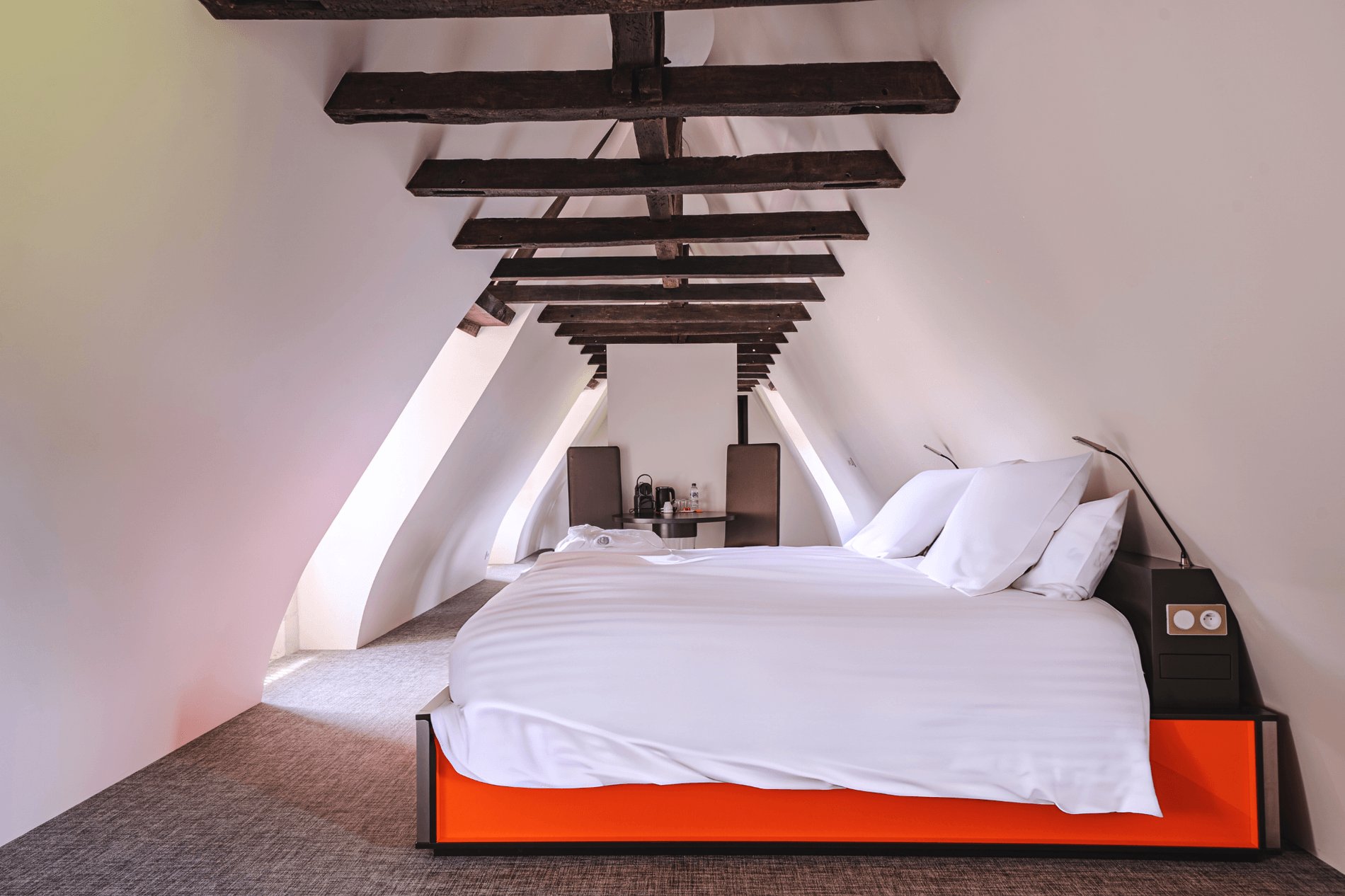 Lit confortable pour une nuit au château.