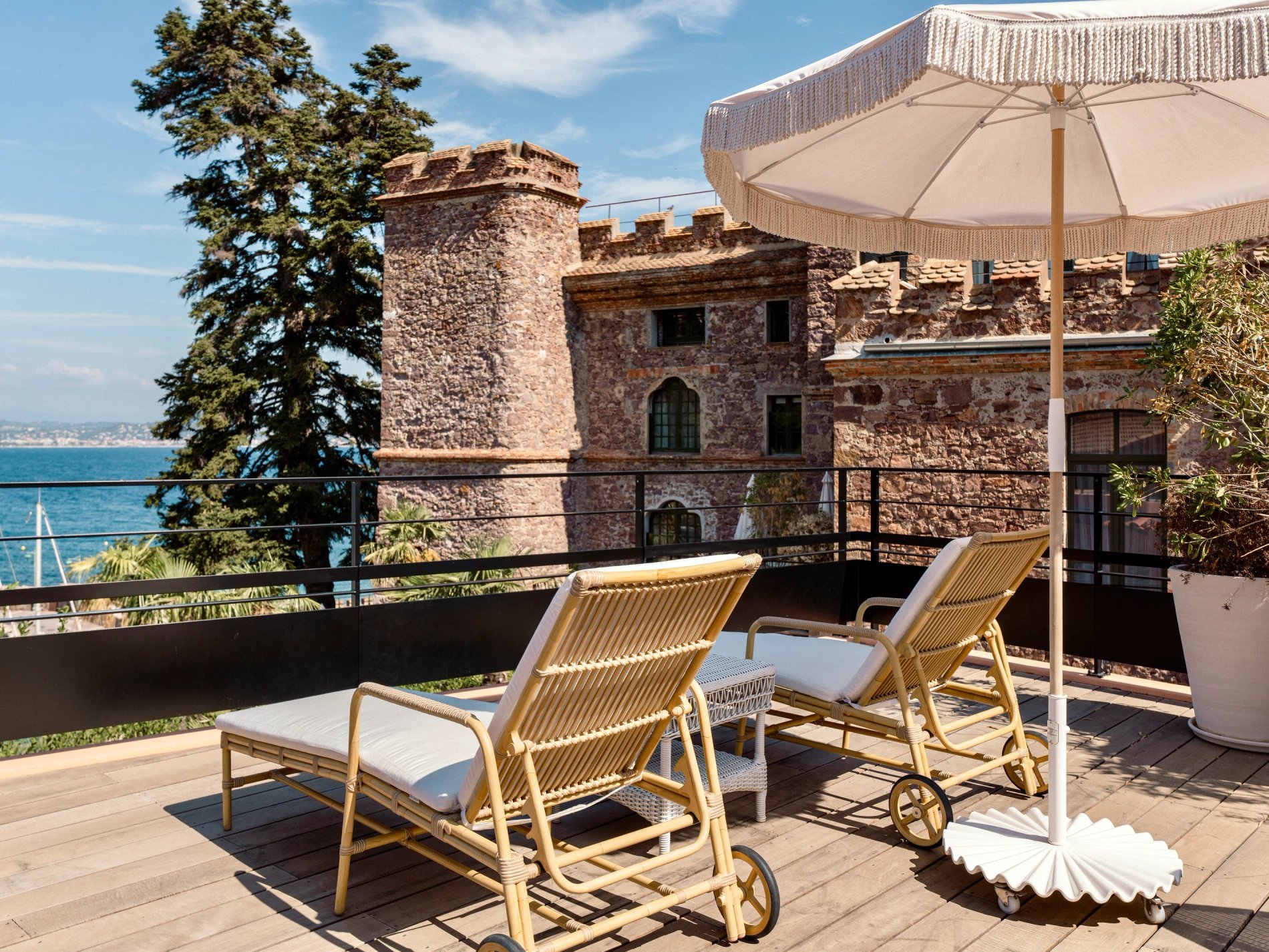 b53e74d9-3641-4f28-baf2-7eee255d960e