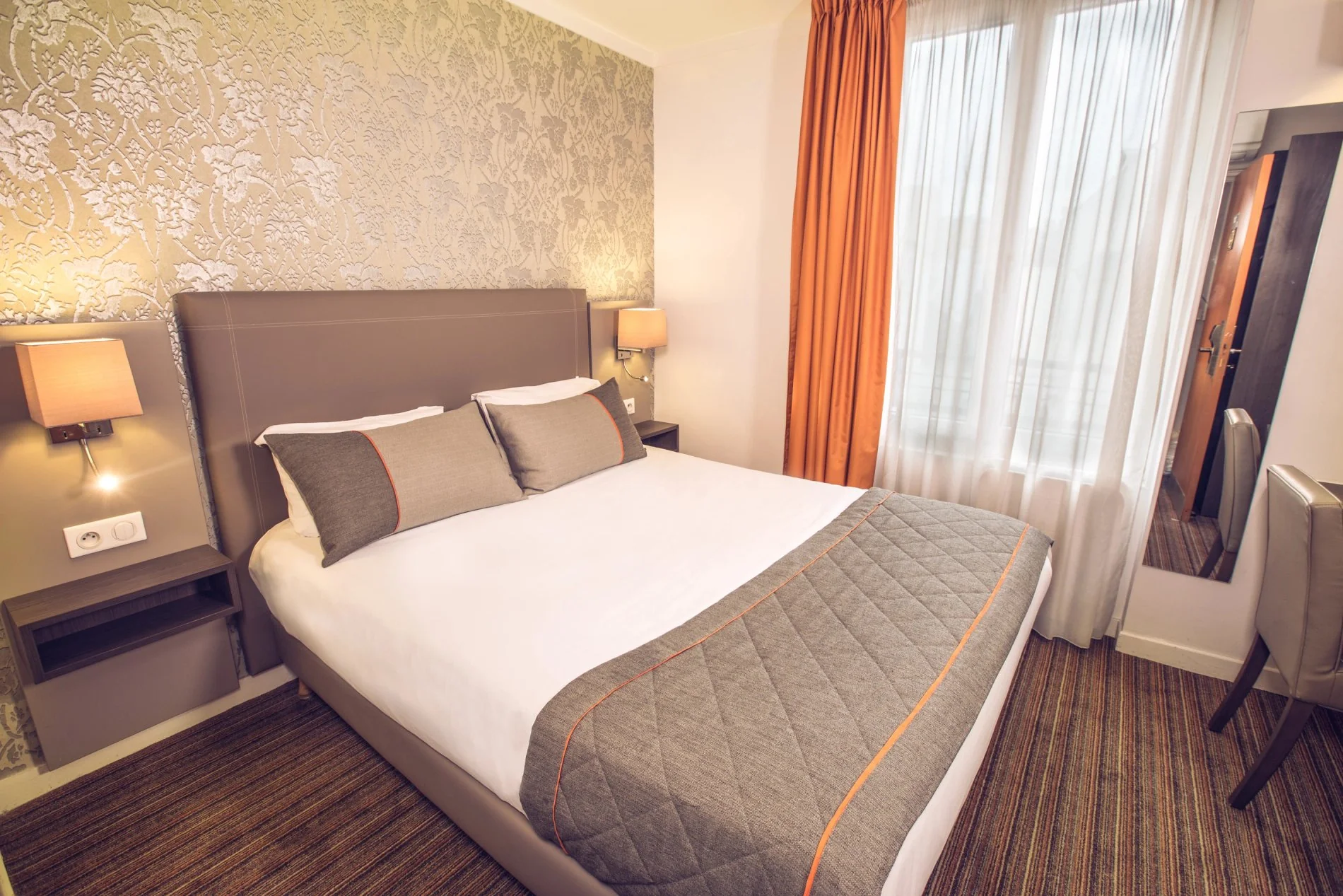 Chambre Confort Double au Timhotel, avec décoration moderne