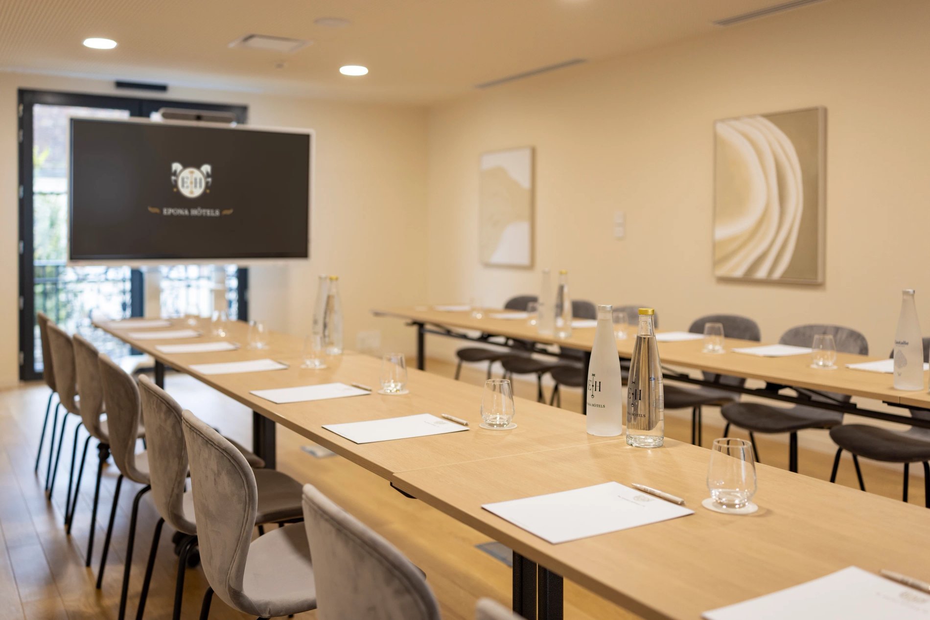 b6520fec-327b-48ad-8d6f-c7dabff13187